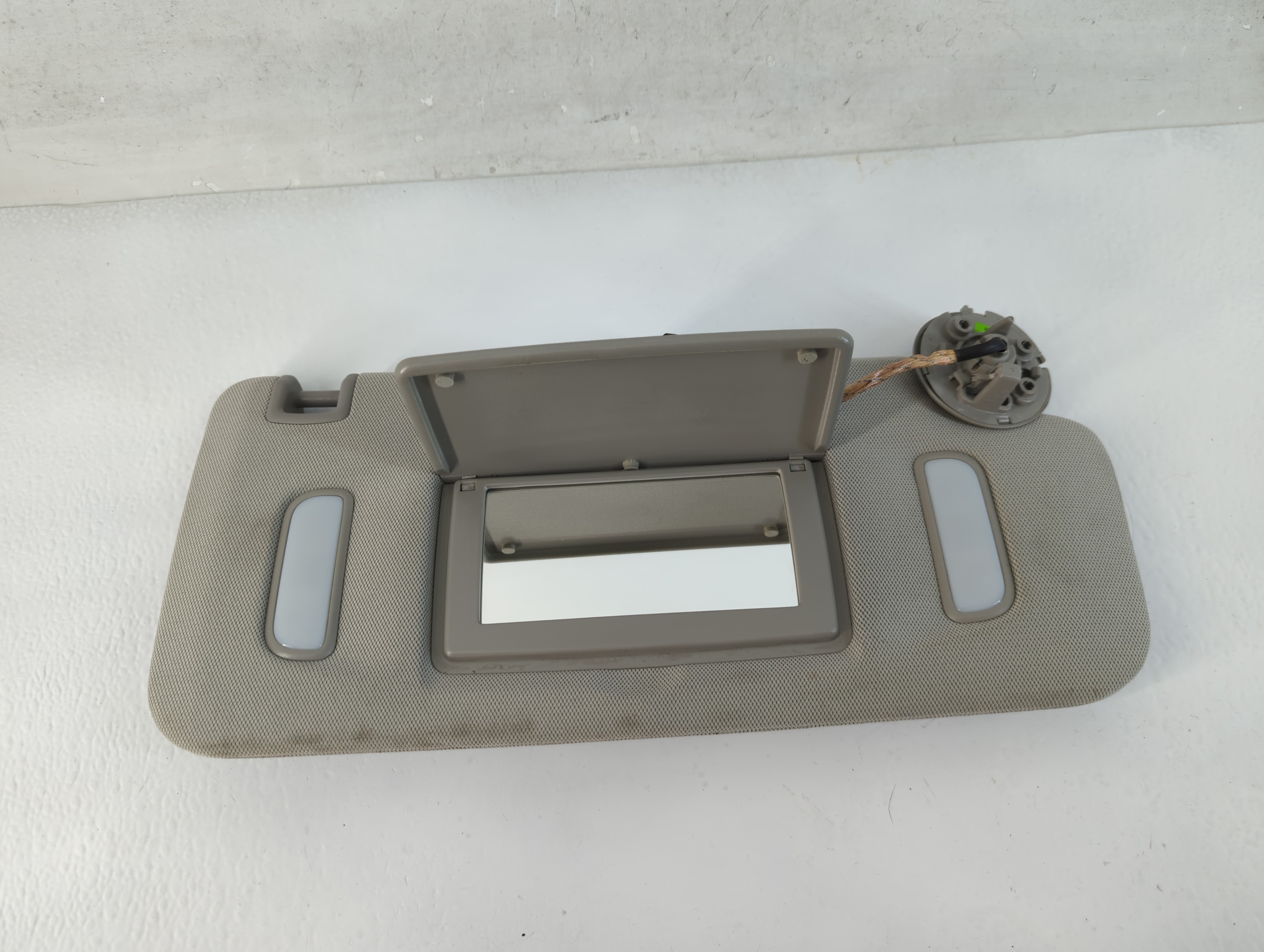 2010-2017 Chevrolet Equinox Passenger Sun Visor Mirror Right Sunvisor 816608 - Oemusedautoparts1.com