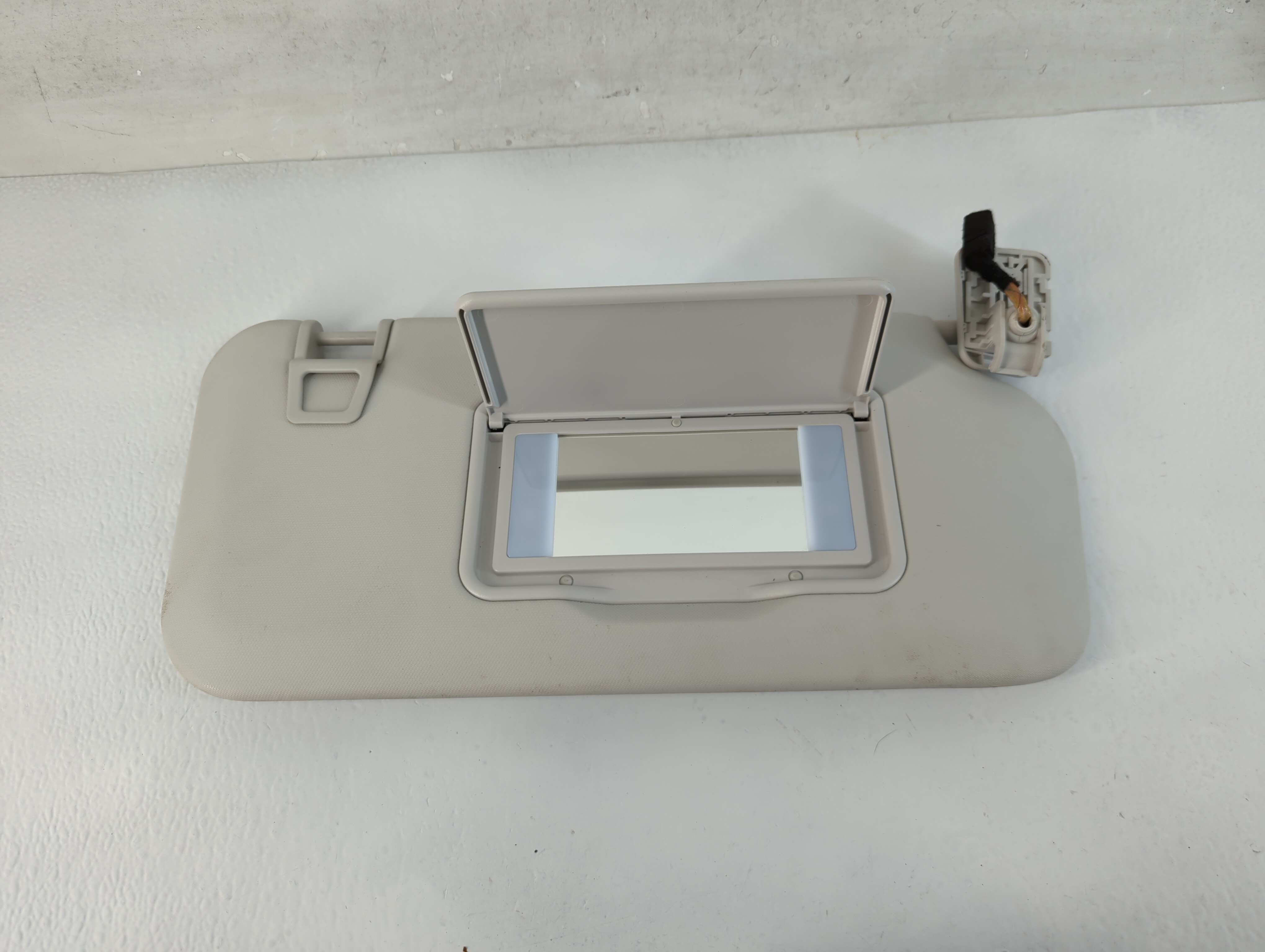 Picture of 2020-2020 Ford Escape Passenger Sun Visor Mirror Right Sunvisor 816609