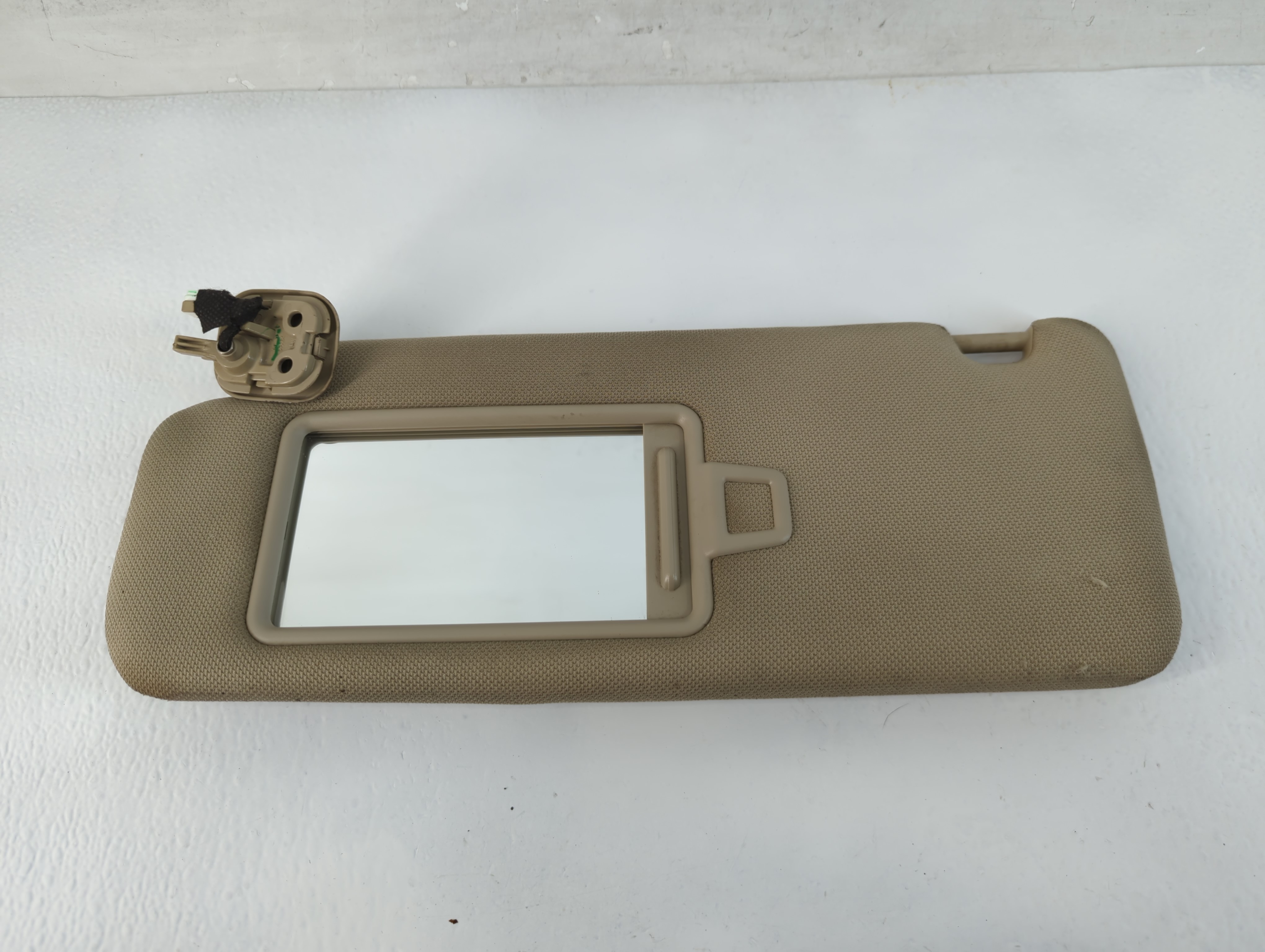 2015-2019 Hyundai Sonata Driver Sun Visor Mirror Left Sunvisor Tan 816621 - Oemusedautoparts1.com