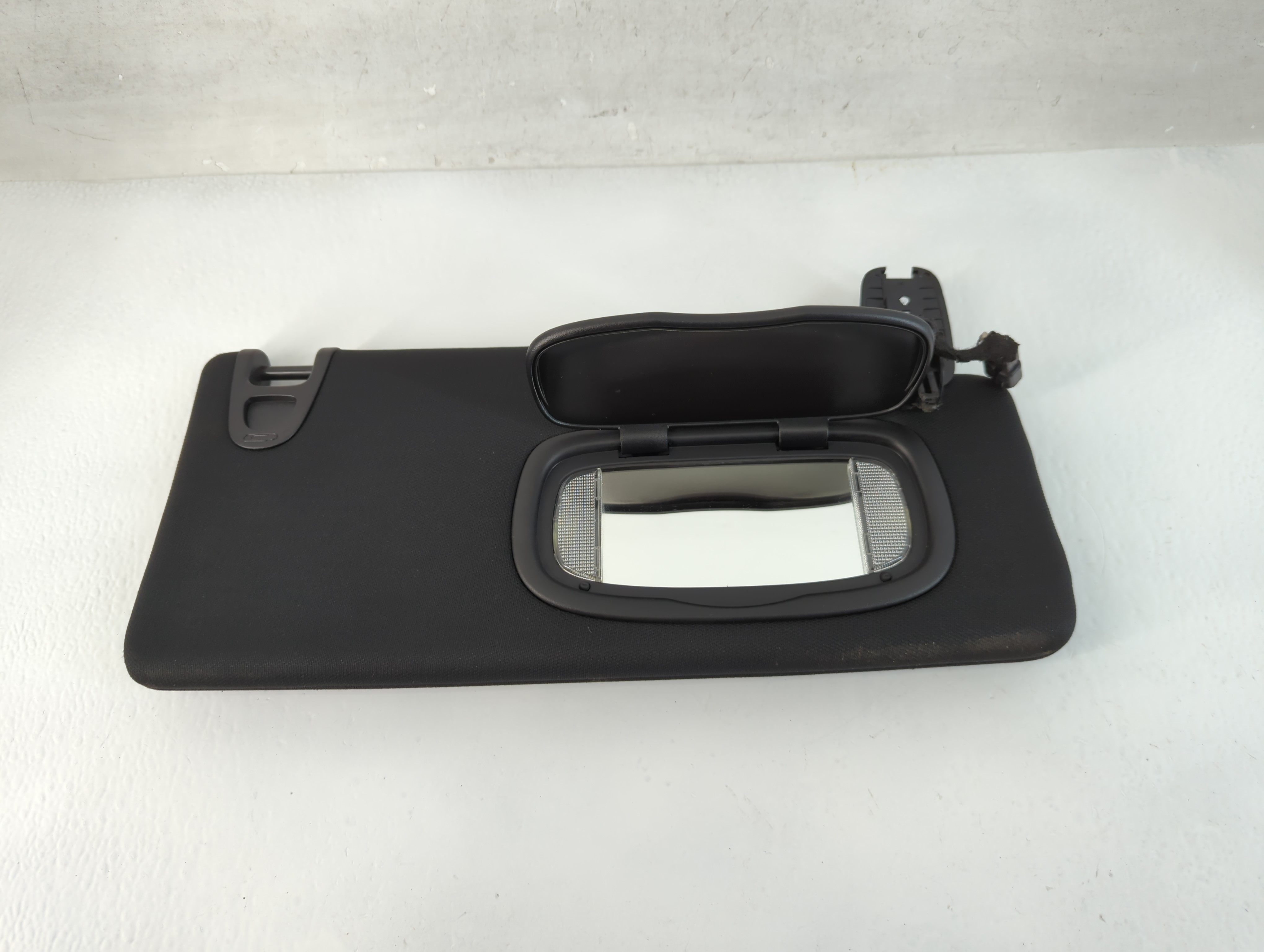 2016-2017 Chrysler 200 Passenger Sun Visor Mirror Right Sunvisor Black 816641 - Oemusedautoparts1.com