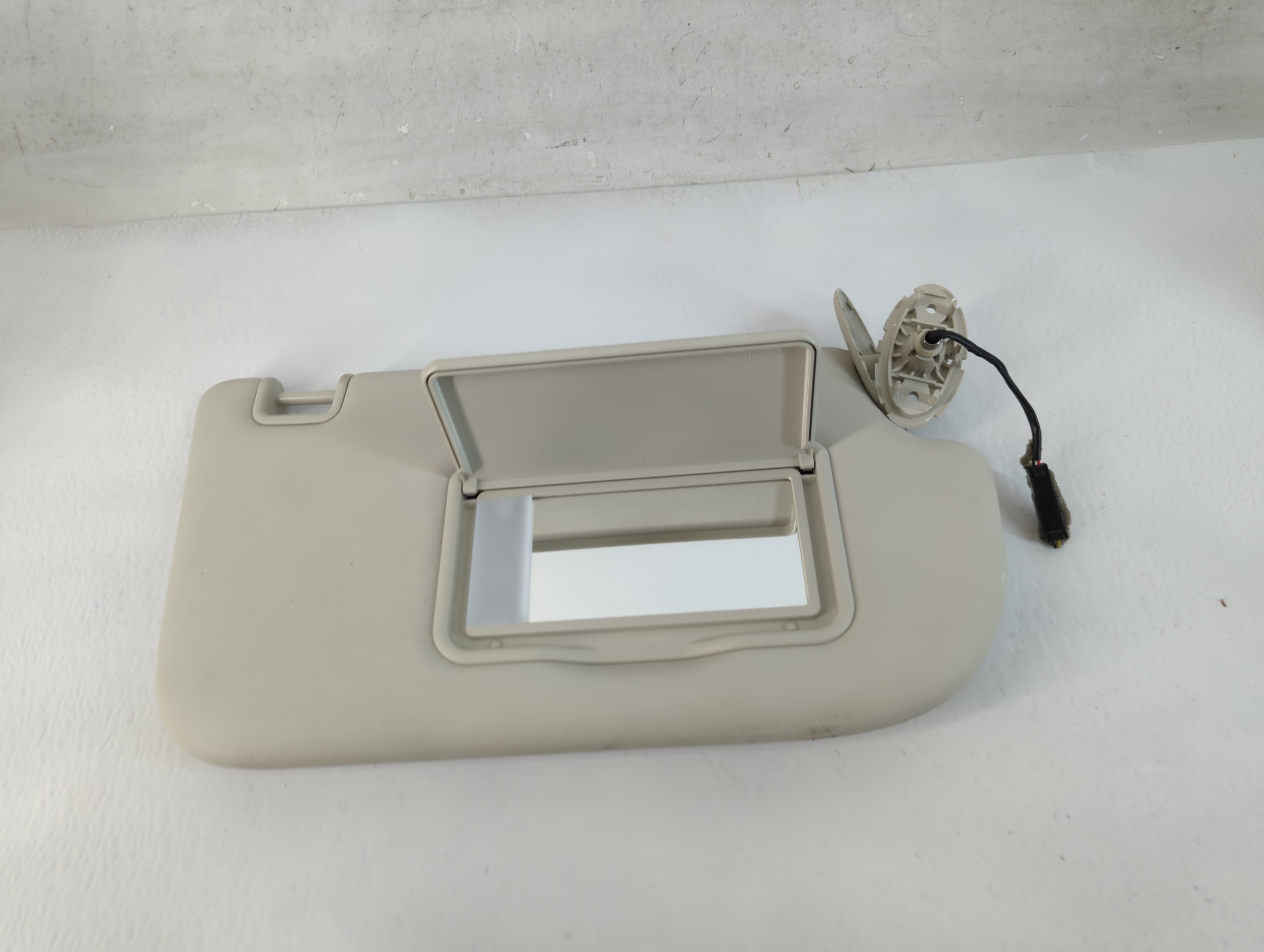 2013-2019 Ford Escape Passenger Sun Visor Mirror Right Sunvisor Cream 816643 - Oemusedautoparts1.com