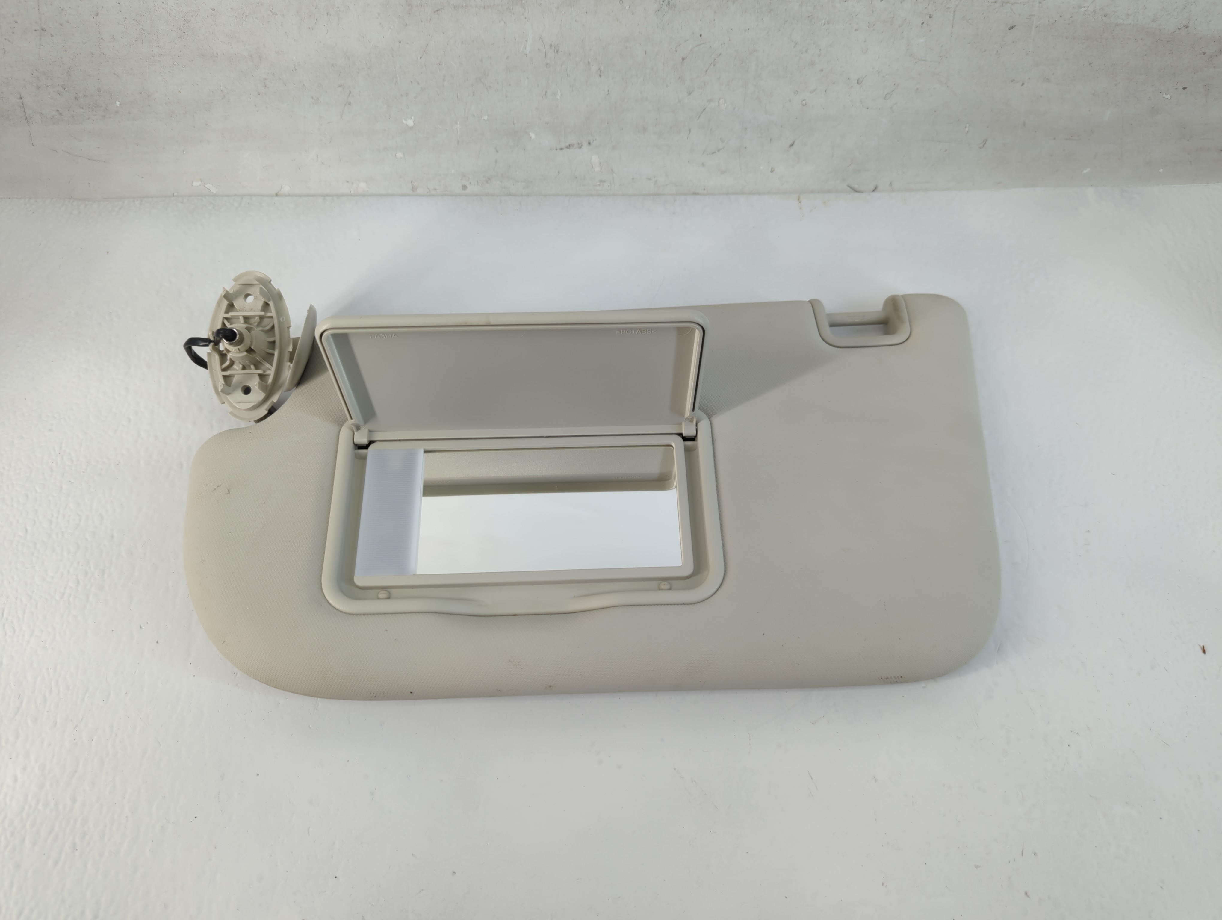 2013-2019 Ford Escape Driver Sun Visor Mirror Left Sunvisor Cream 816644 - Oemusedautoparts1.com