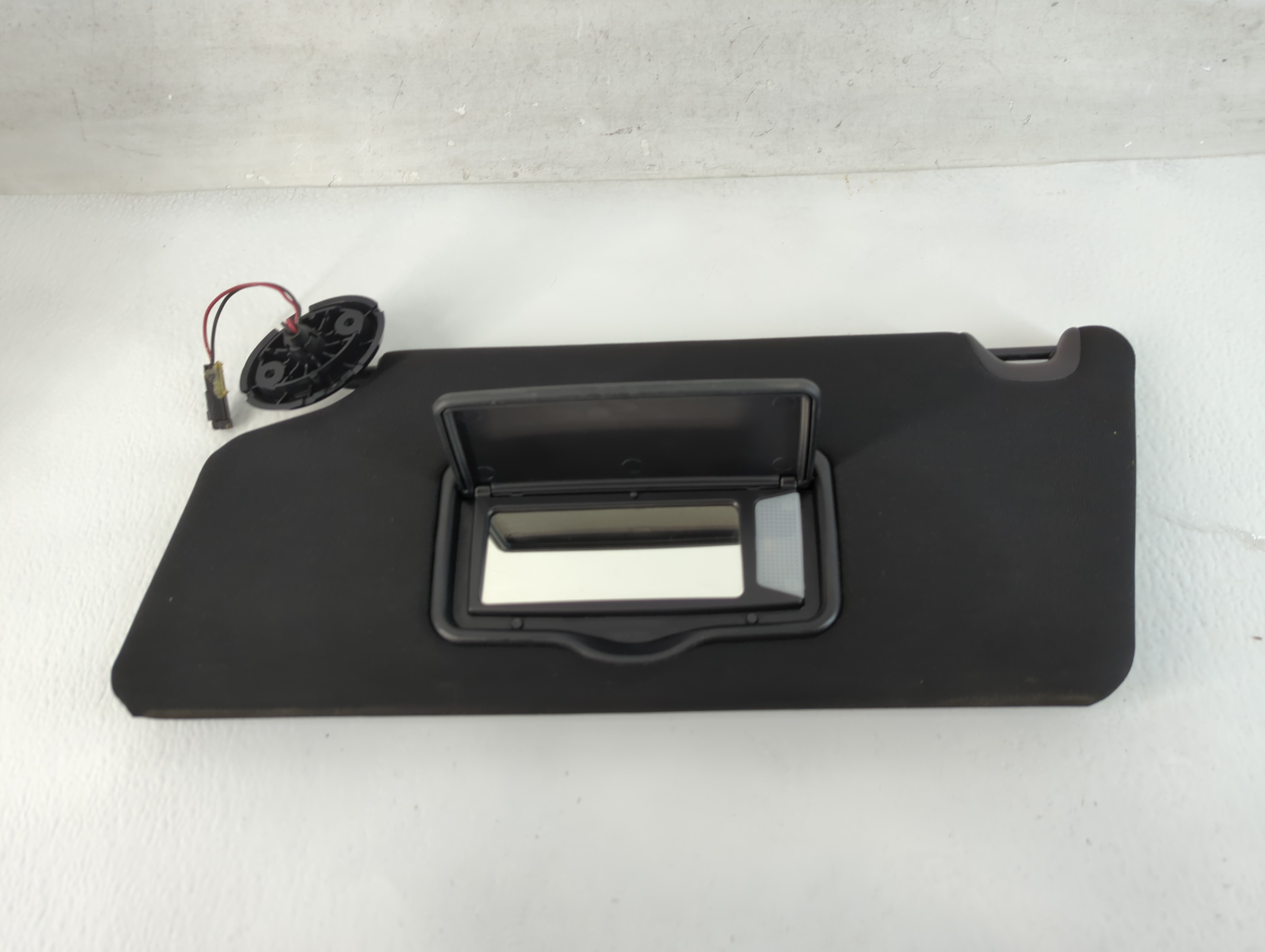 2018 Ford Explorer Driver Sun Visor Mirror Left Sunvisor Black 816677 - Oemusedautoparts1.com