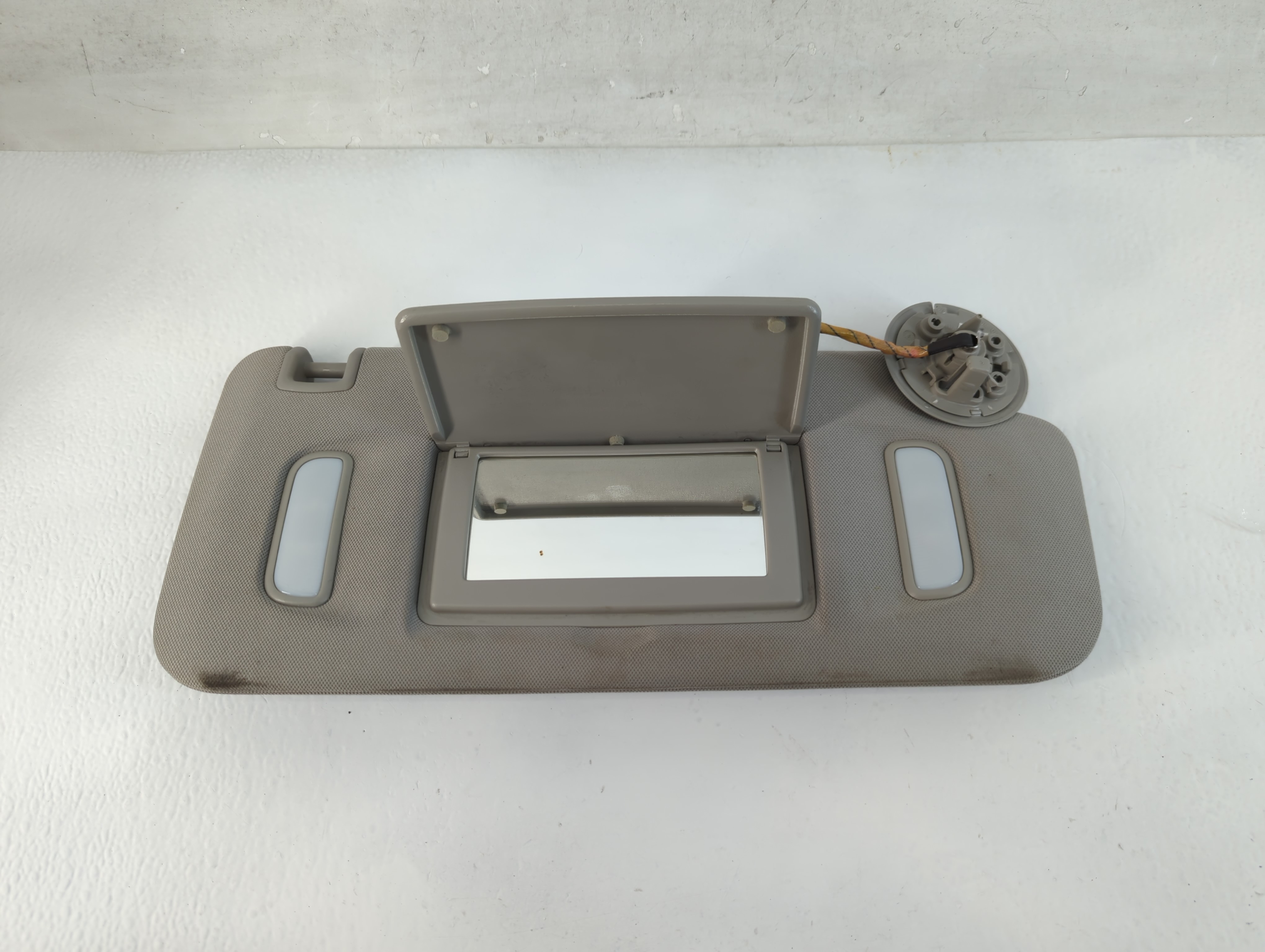 Chevrolet Traverse Passenger Sun Visor Mirror Right Sunvisor Grey 816679 - Oemusedautoparts1.com
