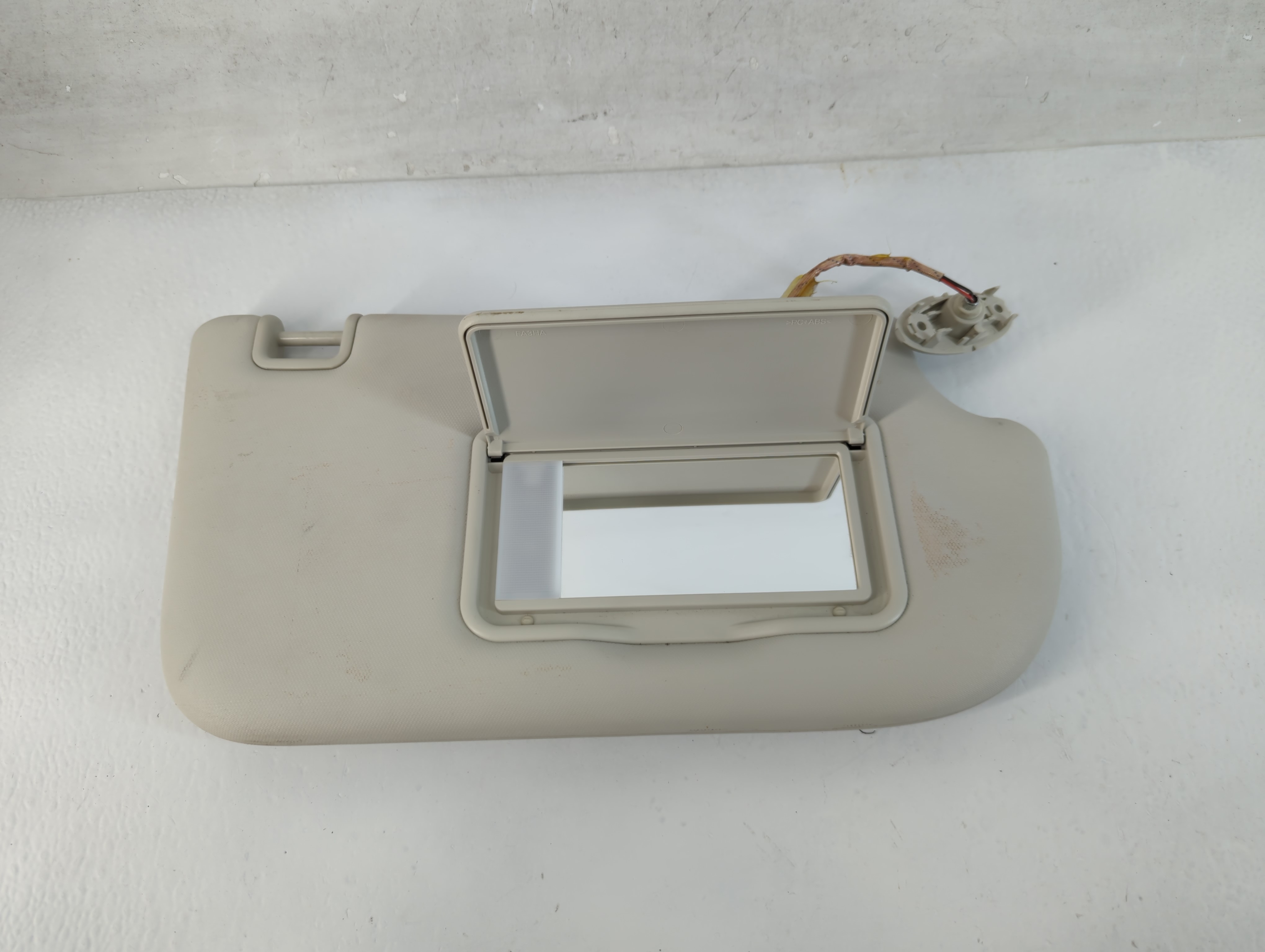 2013-2018 Ford Focus Passenger Sun Visor Mirror Right Sunvisor Cream 816685 - Oemusedautoparts1.com
