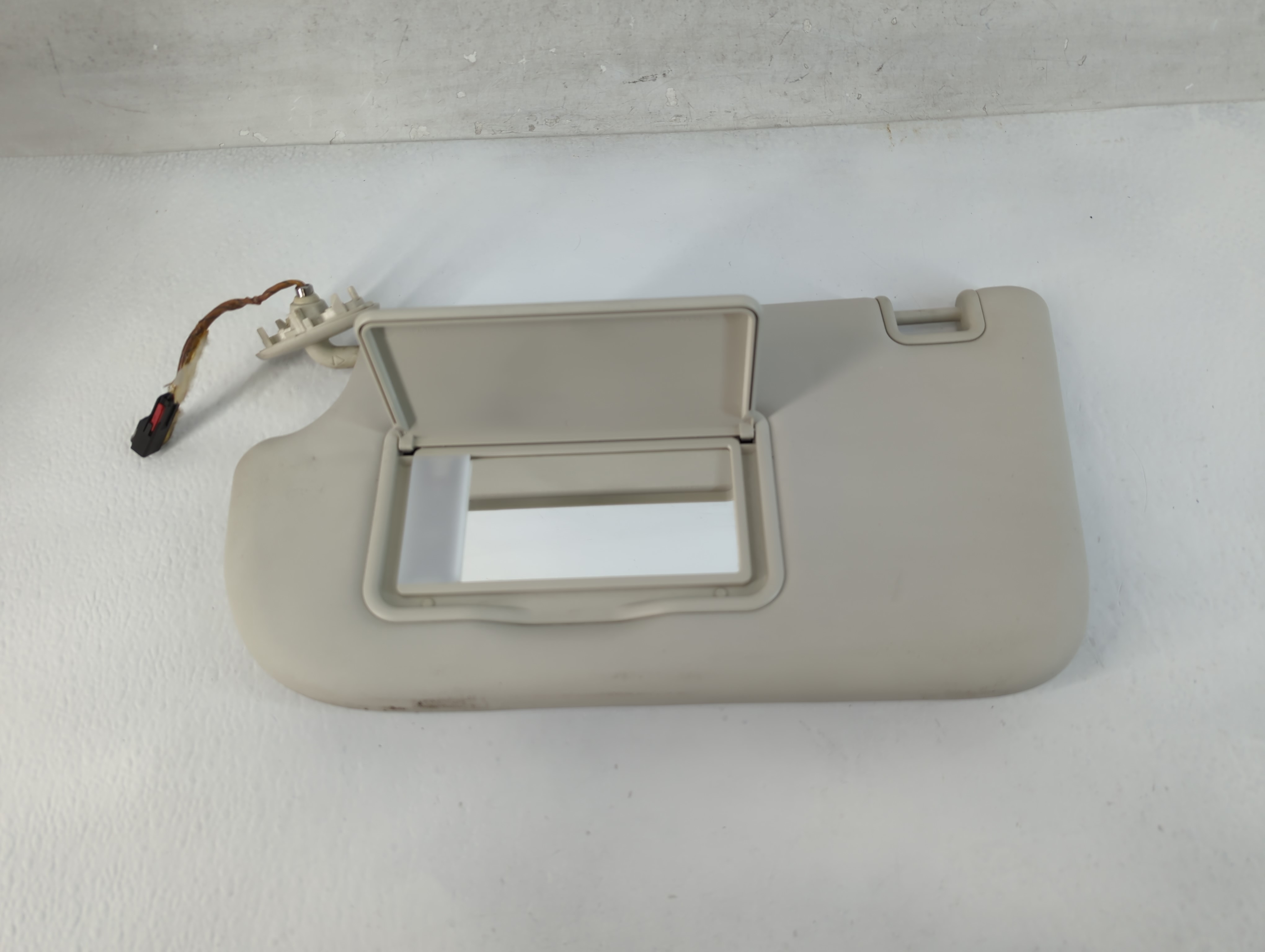 2013-2018 Ford Focus Driver Sun Visor Mirror Left Sunvisor Cream 816686 - Oemusedautoparts1.com