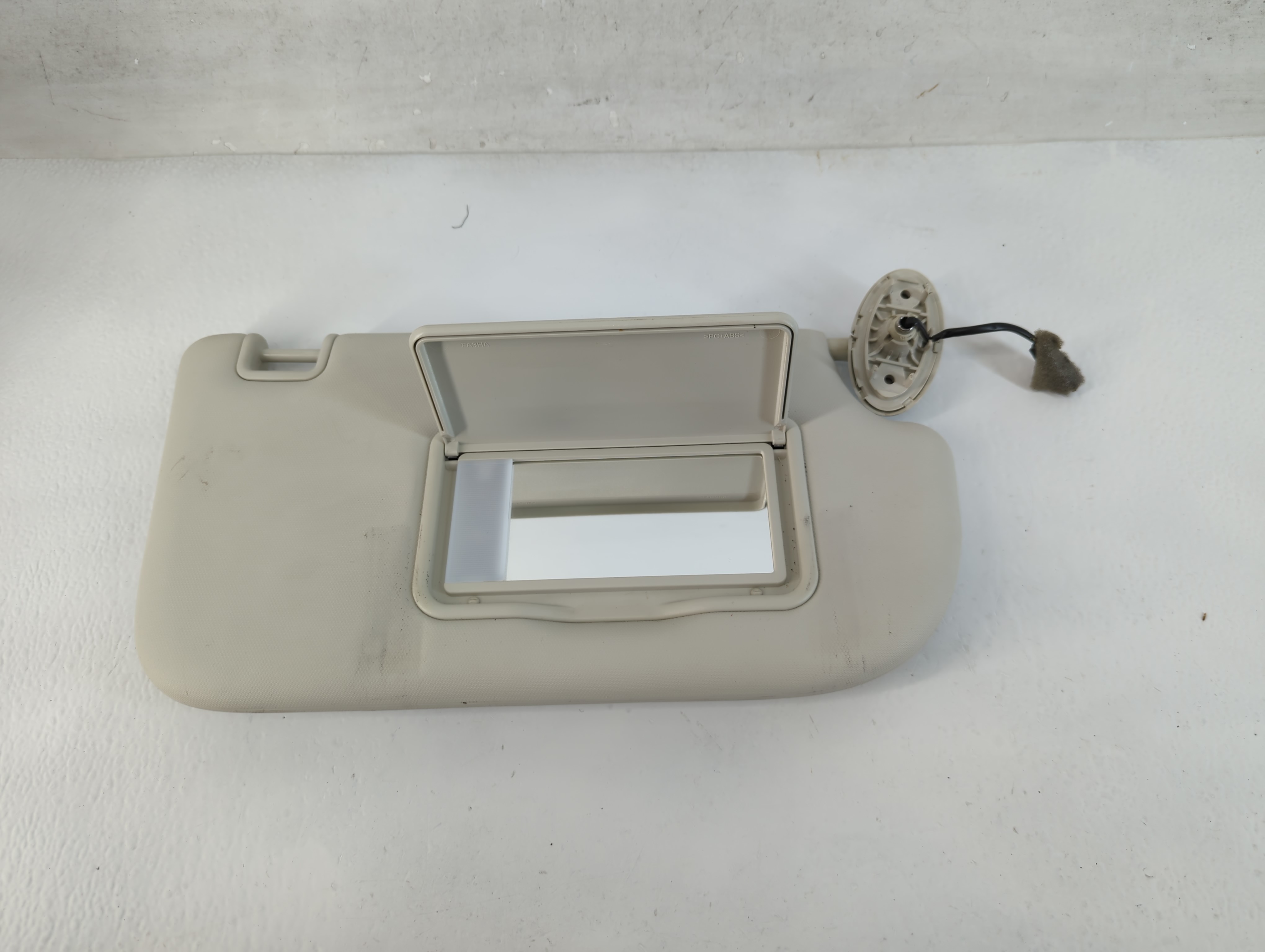 2013-2019 Ford Escape Passenger Sun Visor Mirror Right Sunvisor Cream 816701 - Oemusedautoparts1.com