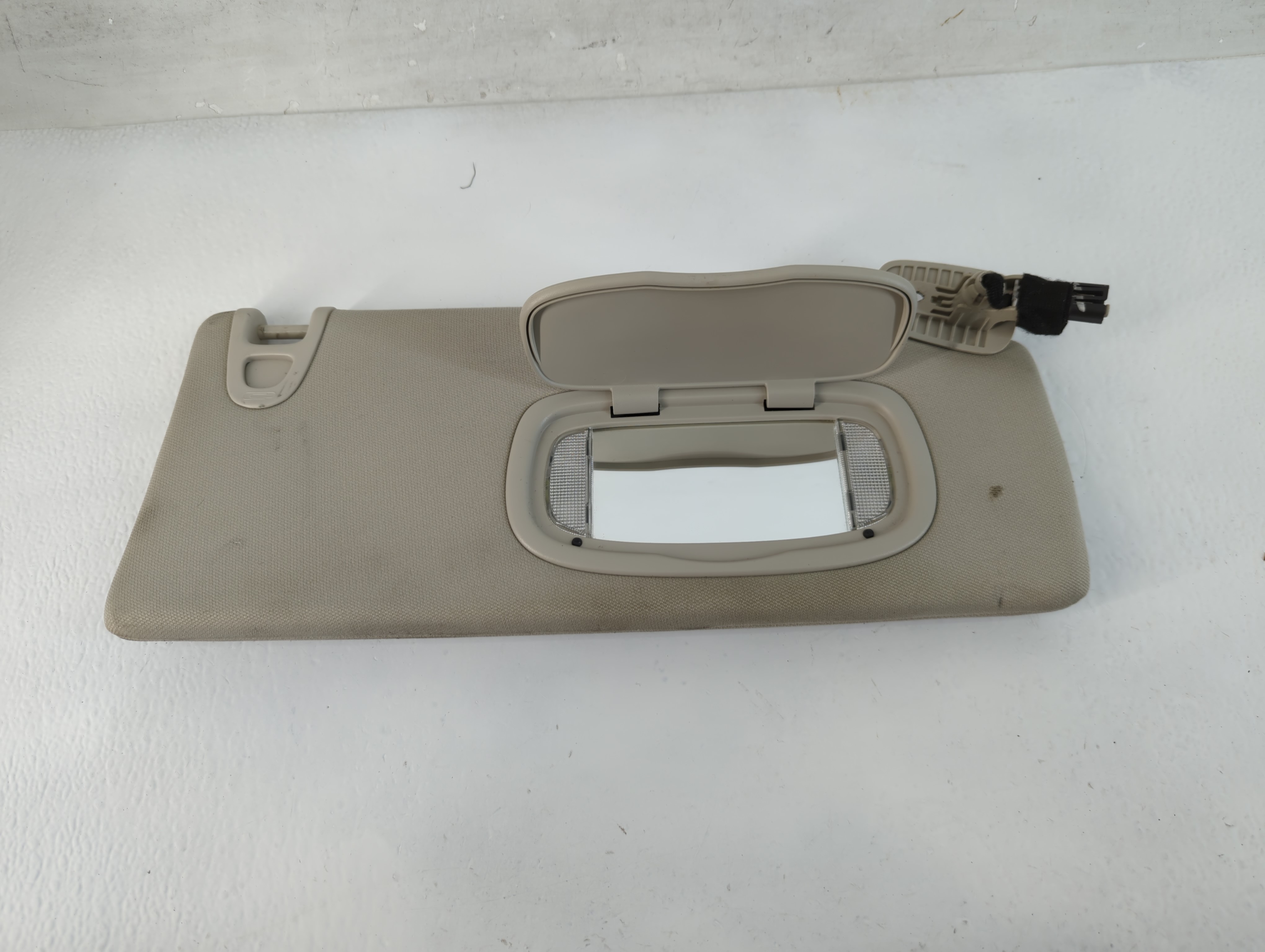 2014-2018 Jeep Cherokee Passenger Sun Visor Mirror Right Sunvisor Beige 816702 - Oemusedautoparts1.com