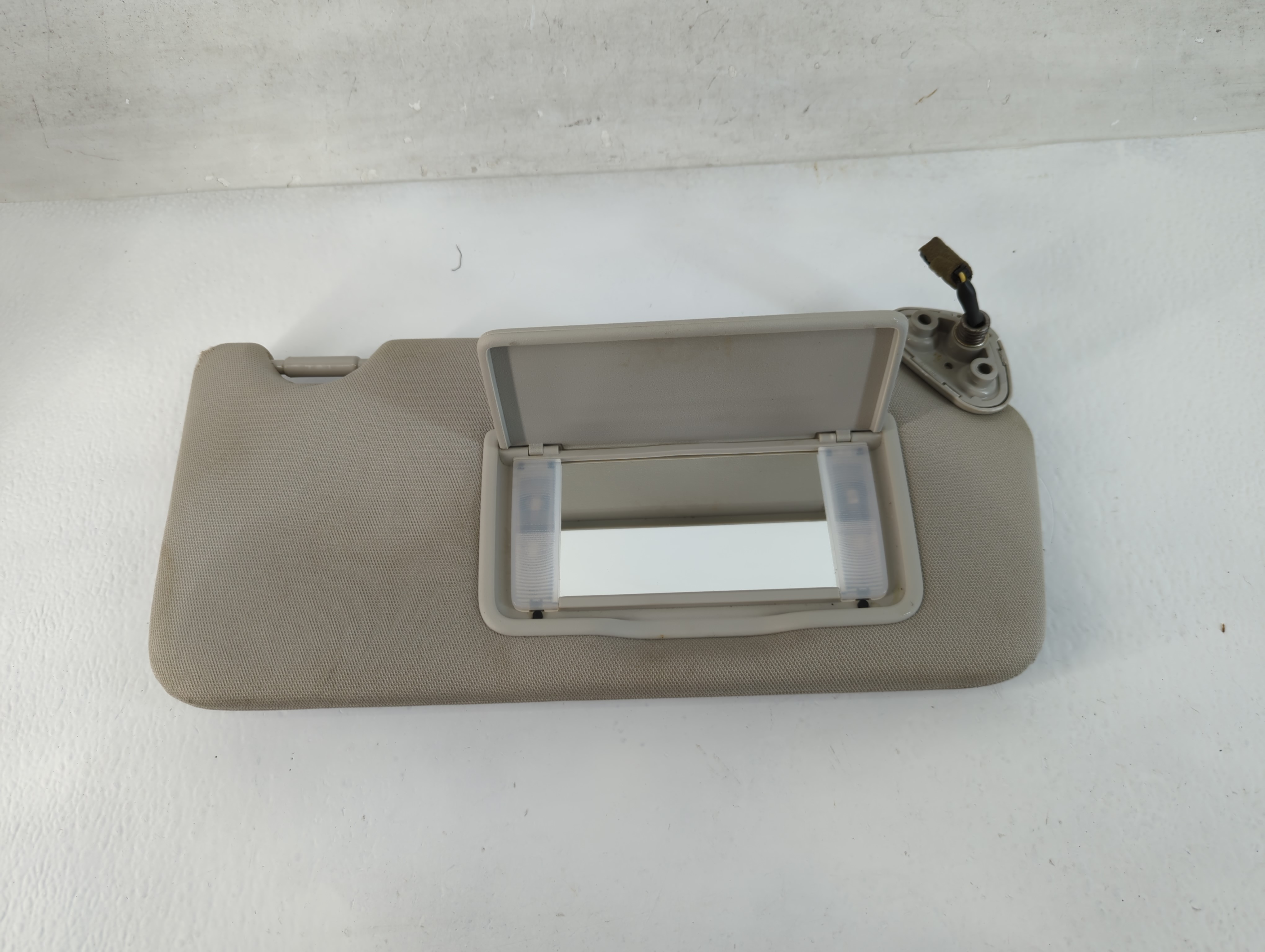 2010-2014 Subaru Legacy Passenger Sun Visor Mirror Right Sunvisor Grey 816711 - Oemusedautoparts1.com
