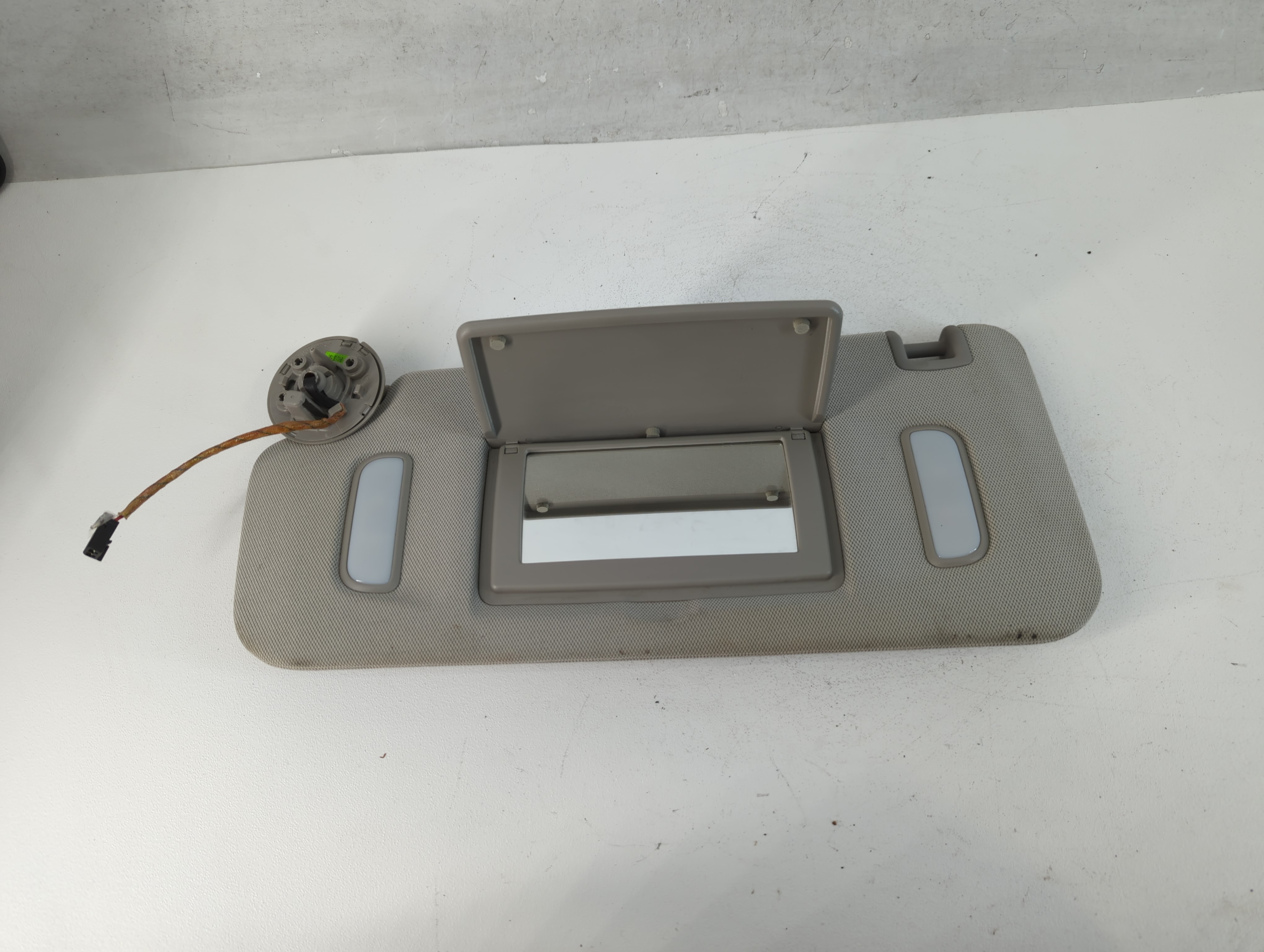 2010-2017 Chevrolet Equinox Driver Sun Visor Mirror Left Sunvisor Grey 816719 - Oemusedautoparts1.com
