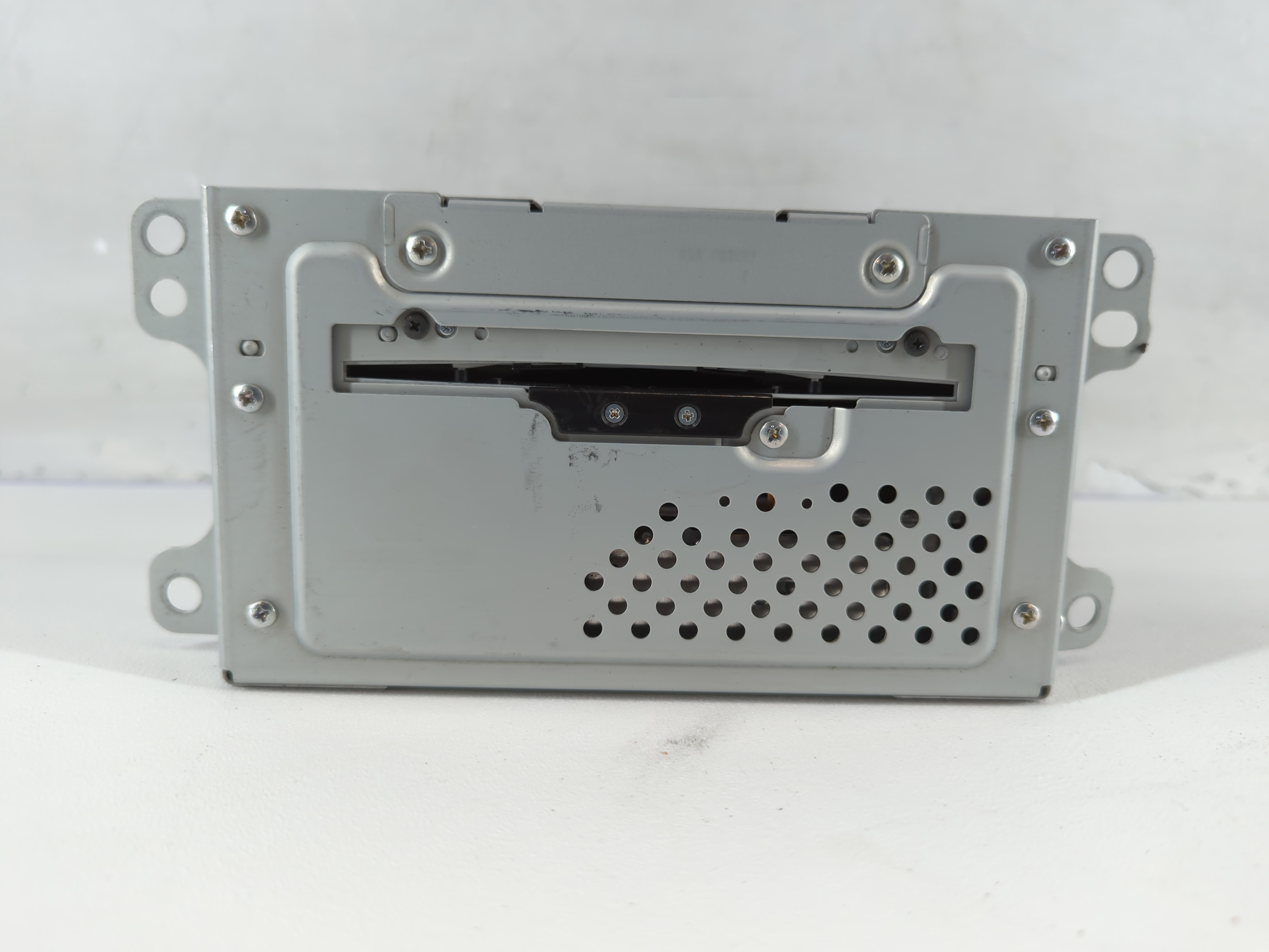 2011-2011 Chevrolet Volt Am Fm Cd Player Radio Receiver 816767 - Oemusedautoparts1.com