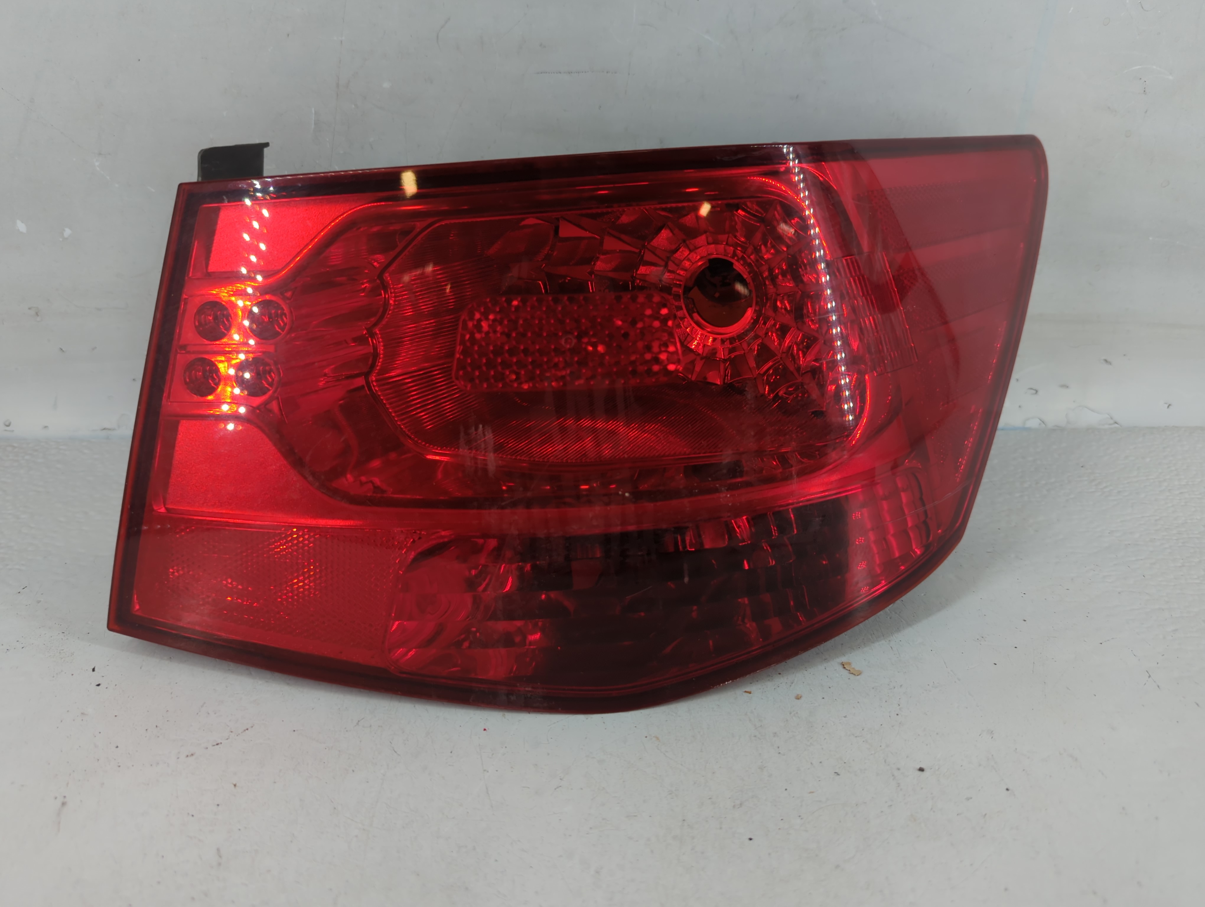 2011-2013 Hyundai Elantra Driver Left Side Tail Light Taillight Oem 816780 - Oemusedautoparts1.com