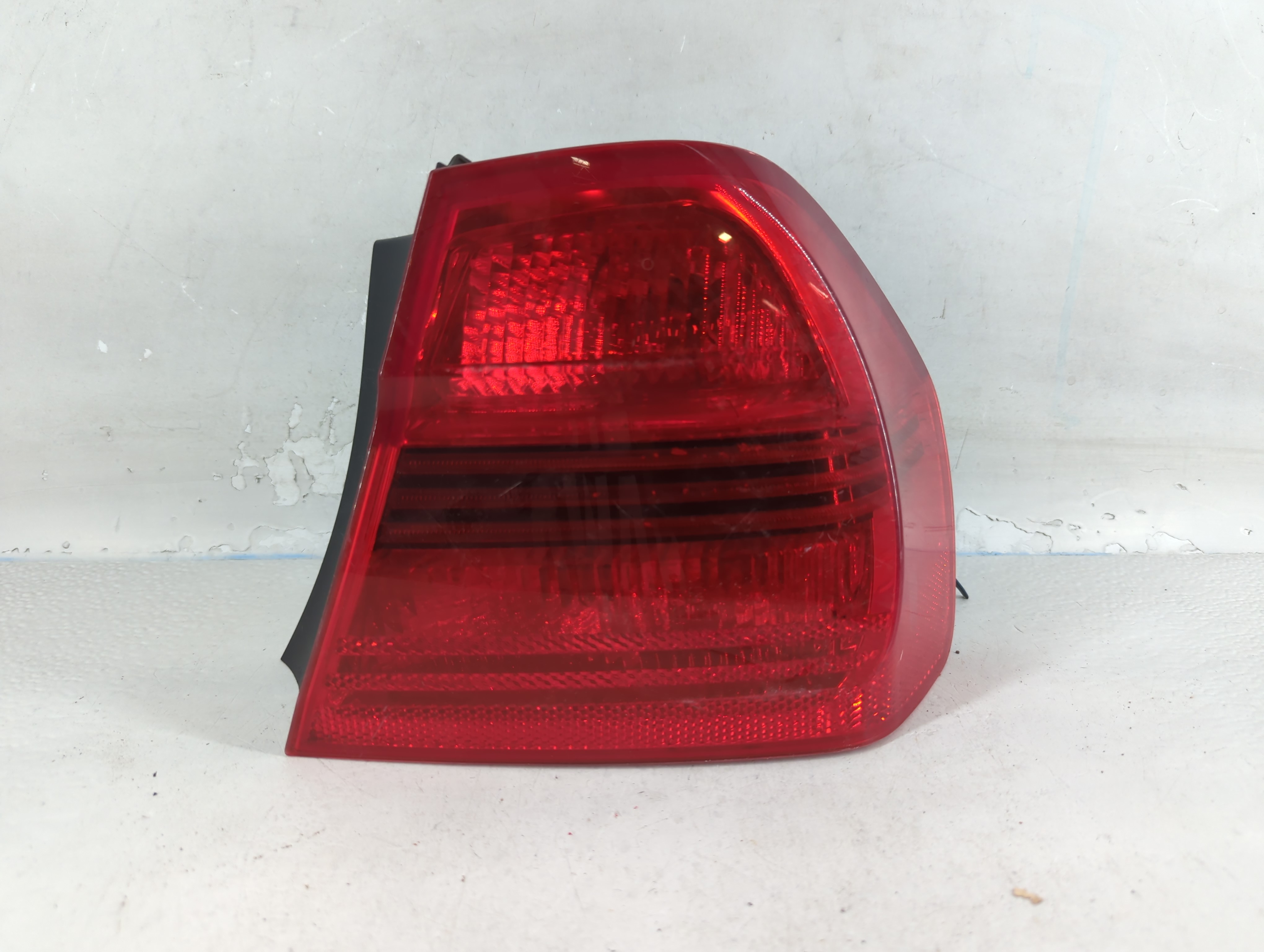 2006-2006 Bmw 325i Passenger Right Side Tail Light Taillight Oem 816787 - Oemusedautoparts1.com