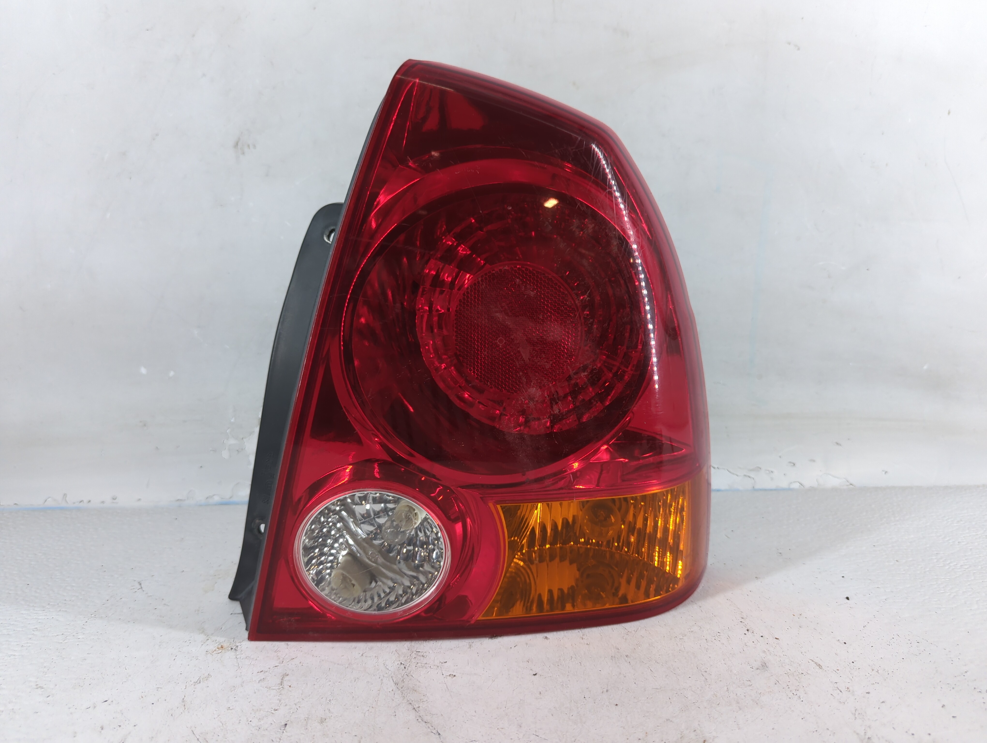 2004-2006 Hyundai Accent Driver Left Side Tail Light Taillight Oem 816796 - Oemusedautoparts1.com