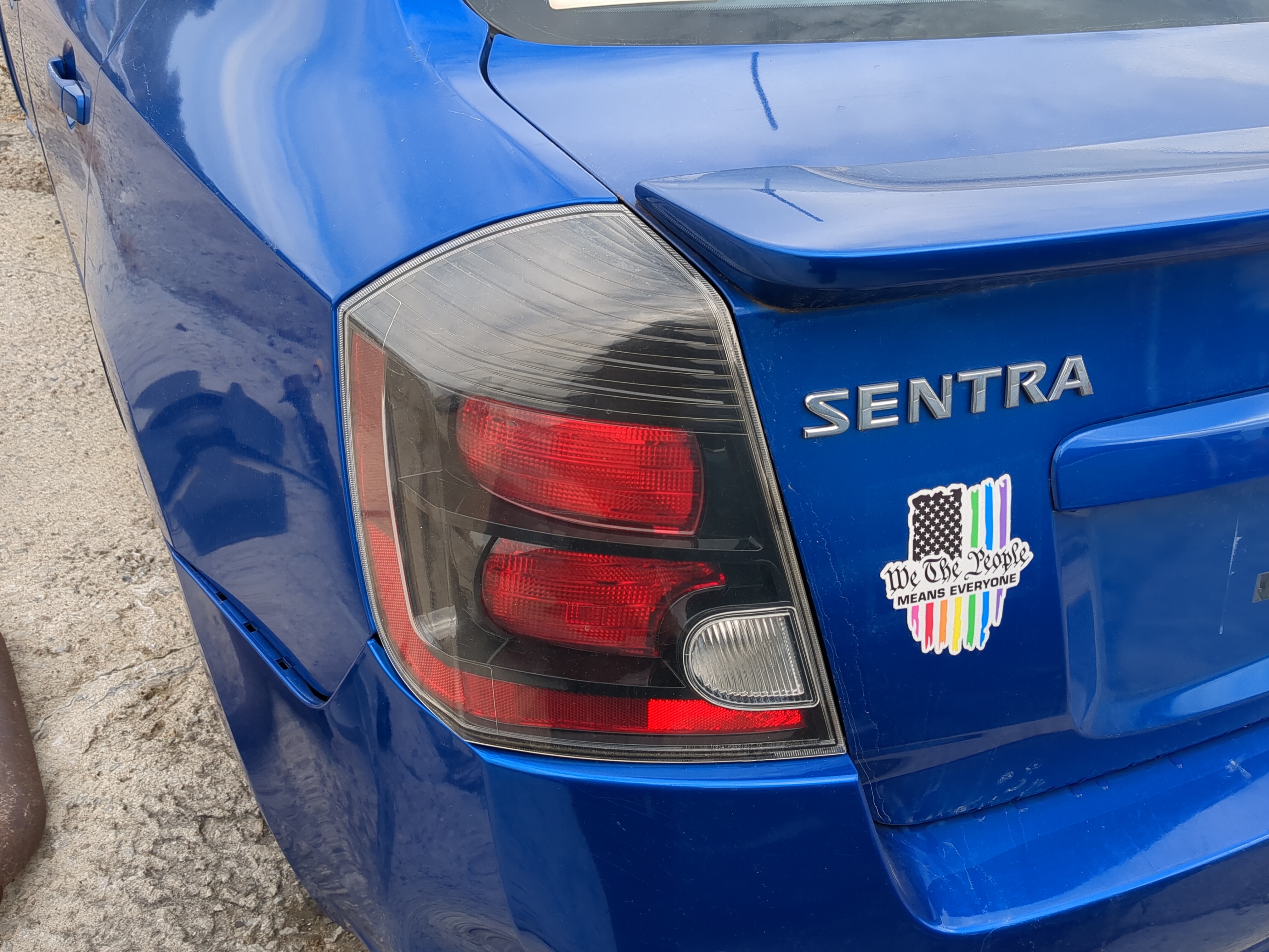 Picture of 2010-2012 Nissan Sentra Driver Left Side Tail Light Taillight Oem 817209