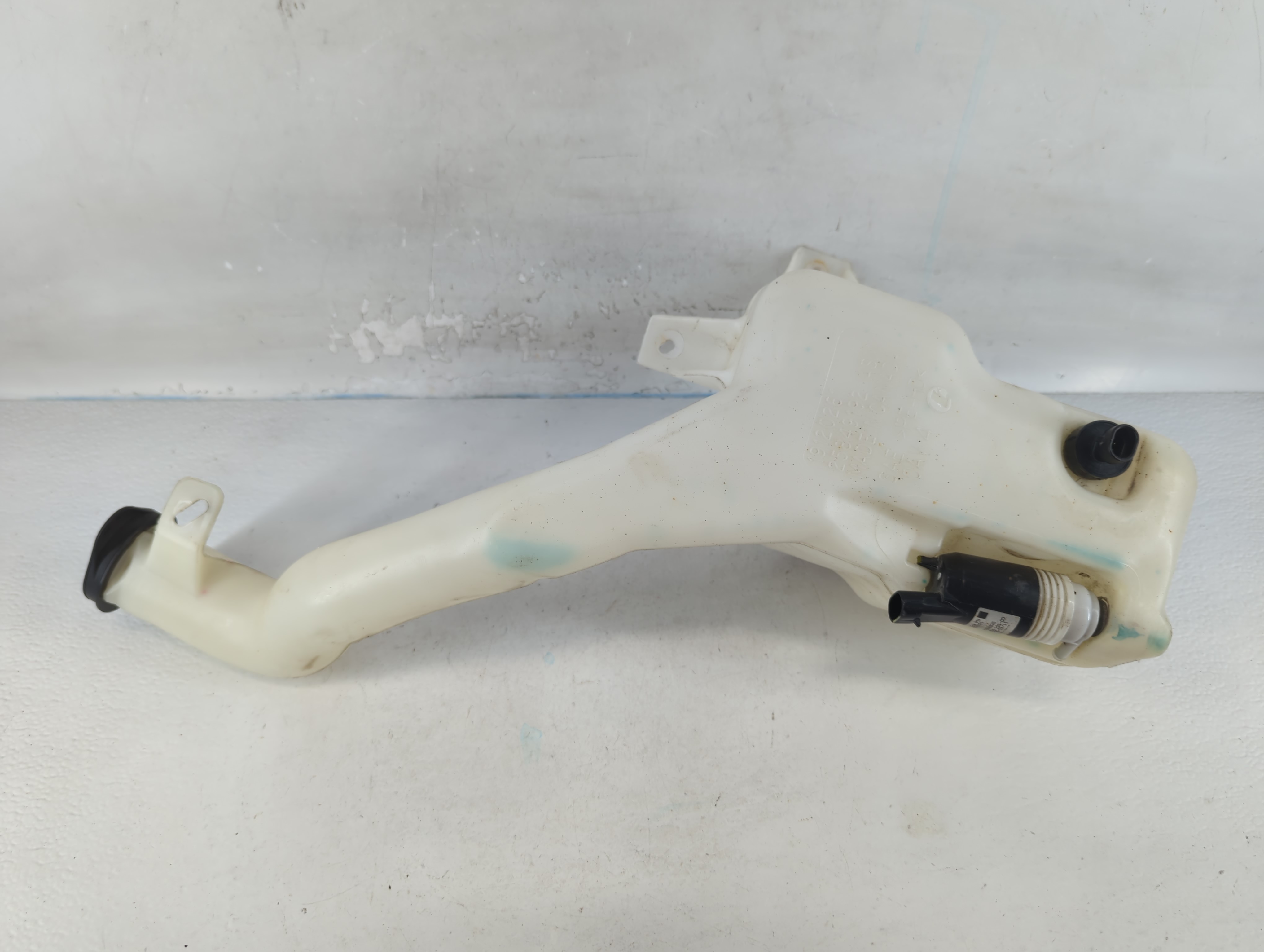 2006-2016 Chevrolet Impala Windshield Washer Fluid Reservoir Bottle Oem 817452 - Oemusedautoparts1.com