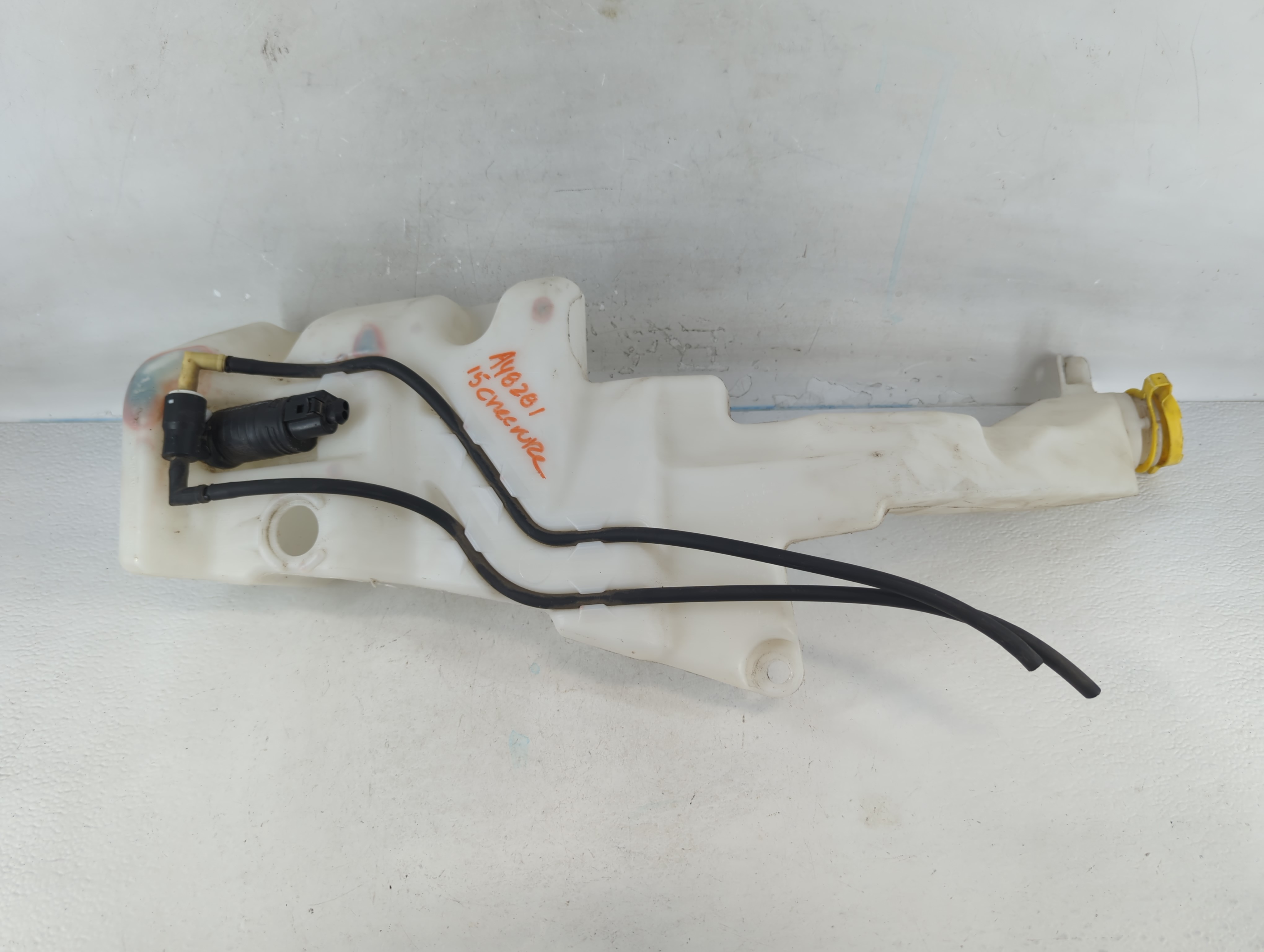 2014-2018 Jeep Cherokee Windshield Washer Fluid Reservoir Bottle Oem 817463 - Oemusedautoparts1.com