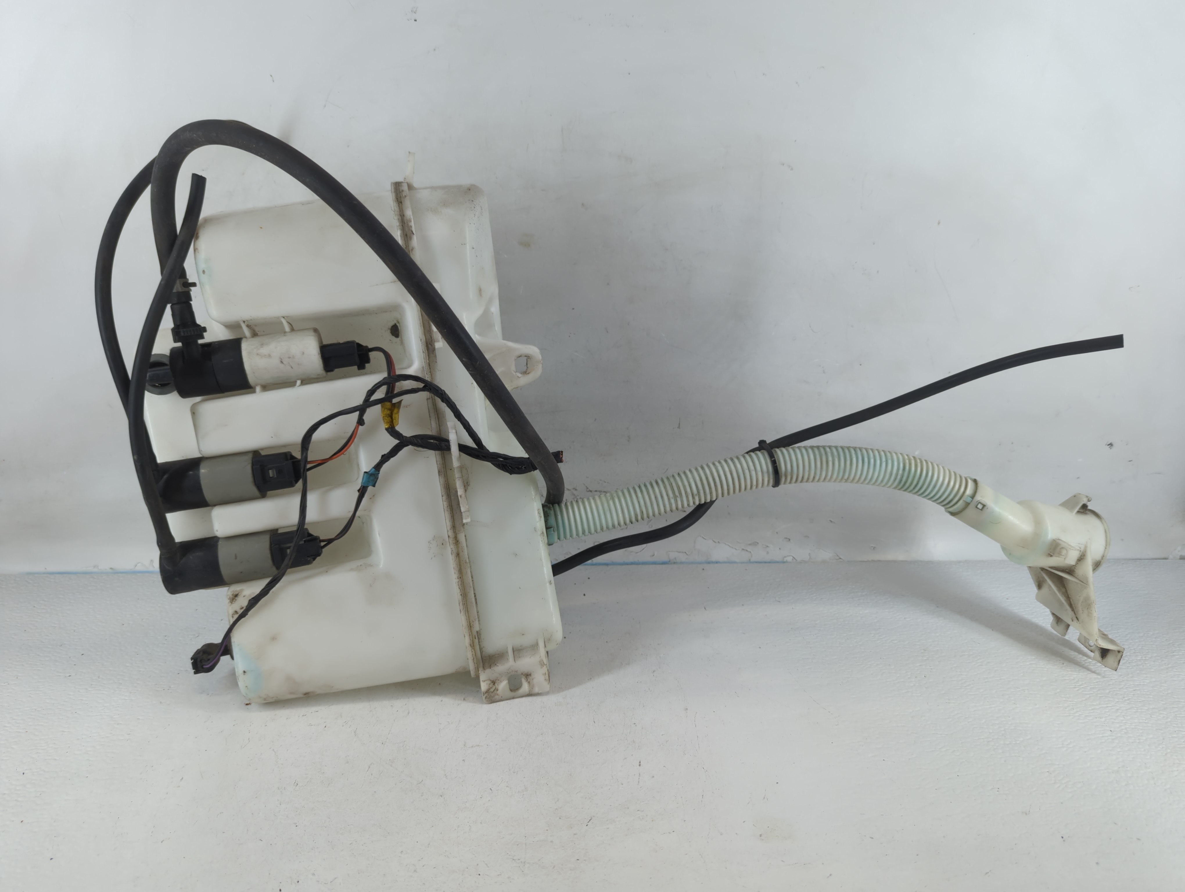2013 Land Rover Range Rover Windshield Washer Fluid Reservoir Bottle Oem 817464 - Oemusedautoparts1.com