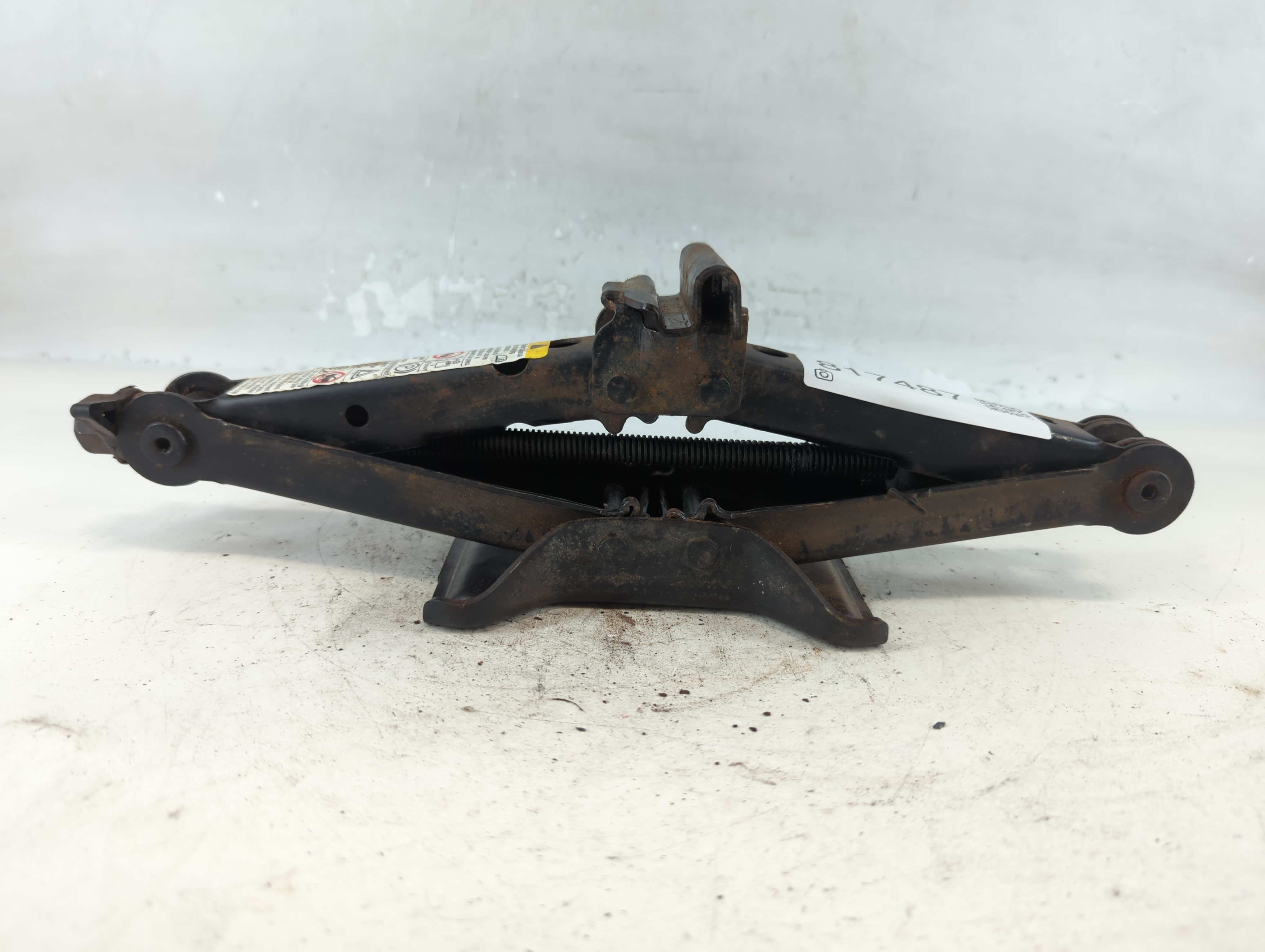 2009 Cadillac Sts Spare Scissor Car Jack 817487 - Oemusedautoparts1.com