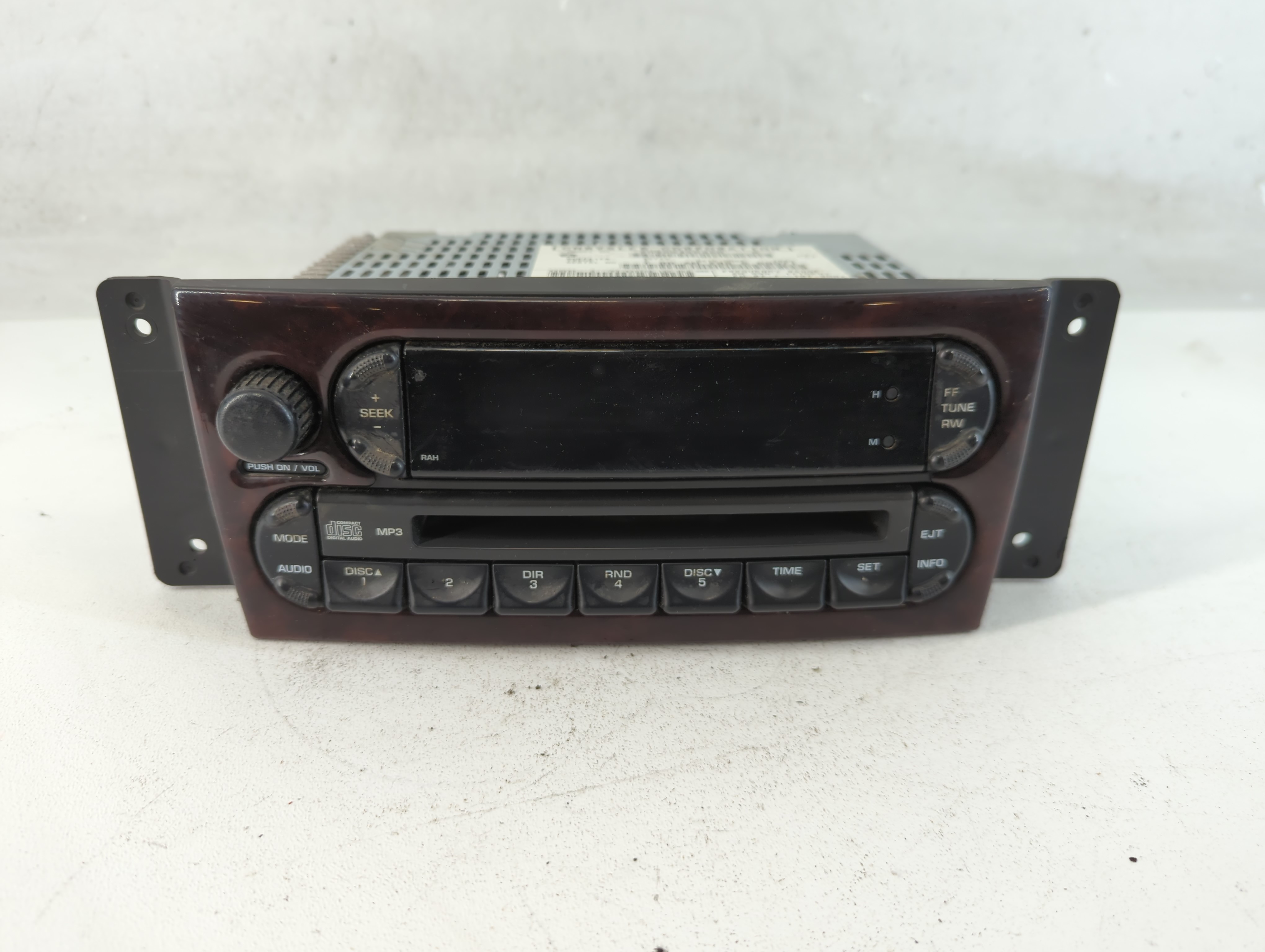 2004-2008 Chrysler Pacifica Am Fm Cd Player Radio Receiver 818283 - Oemusedautoparts1.com