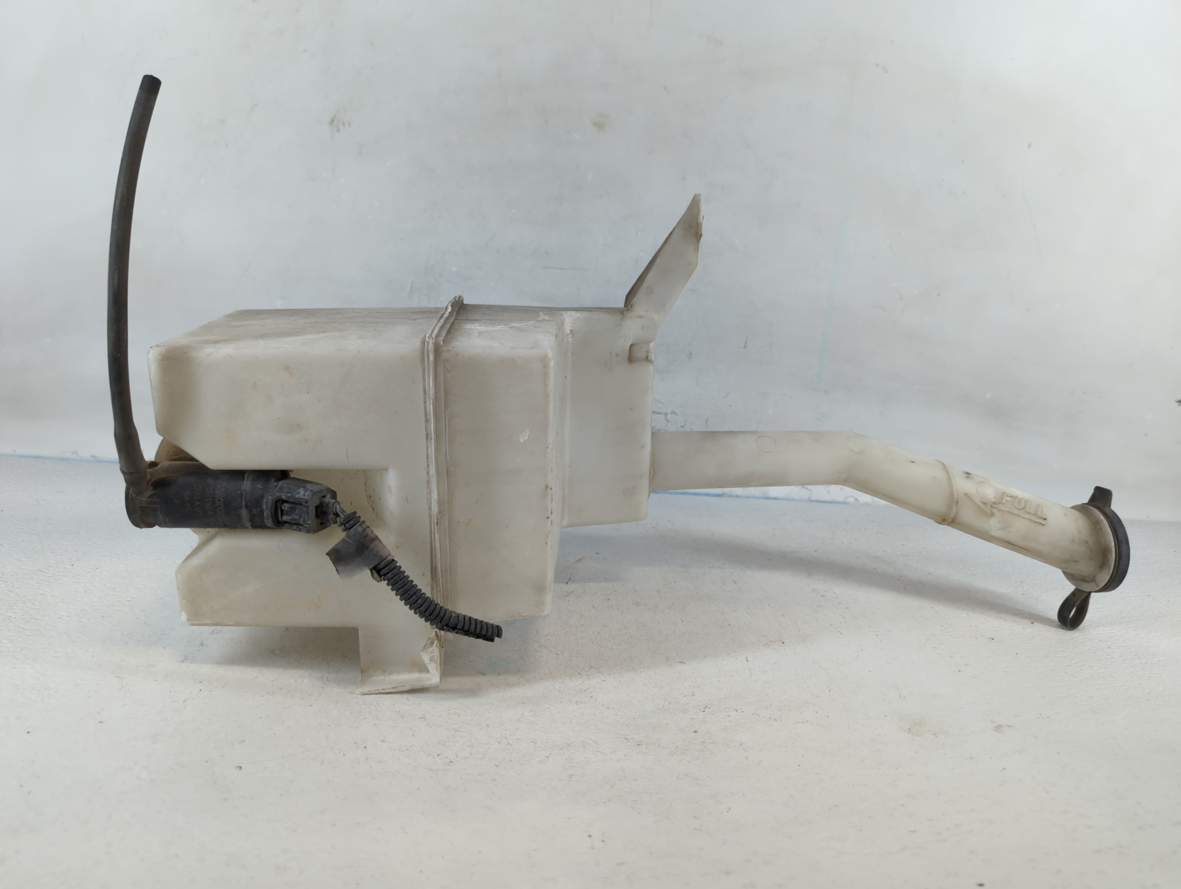 2005-2009 Ford Mustang Windshield Washer Fluid Reservoir Bottle Oem 818307 - Oemusedautoparts1.com