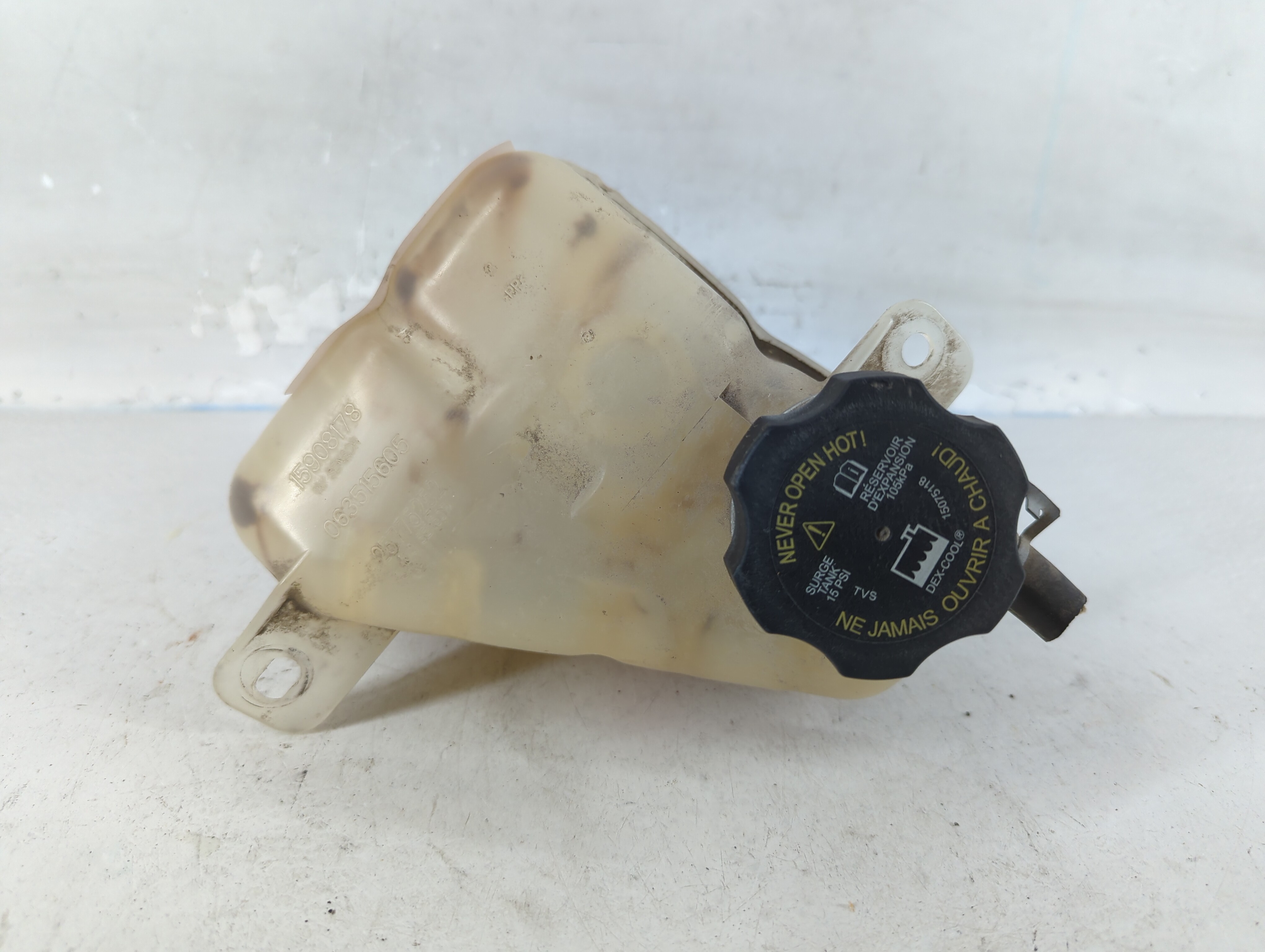 2007 Chevrolet Malibu Radiator Coolant Overflow Expansion Tank Bottle 818331 - Oemusedautoparts1.com