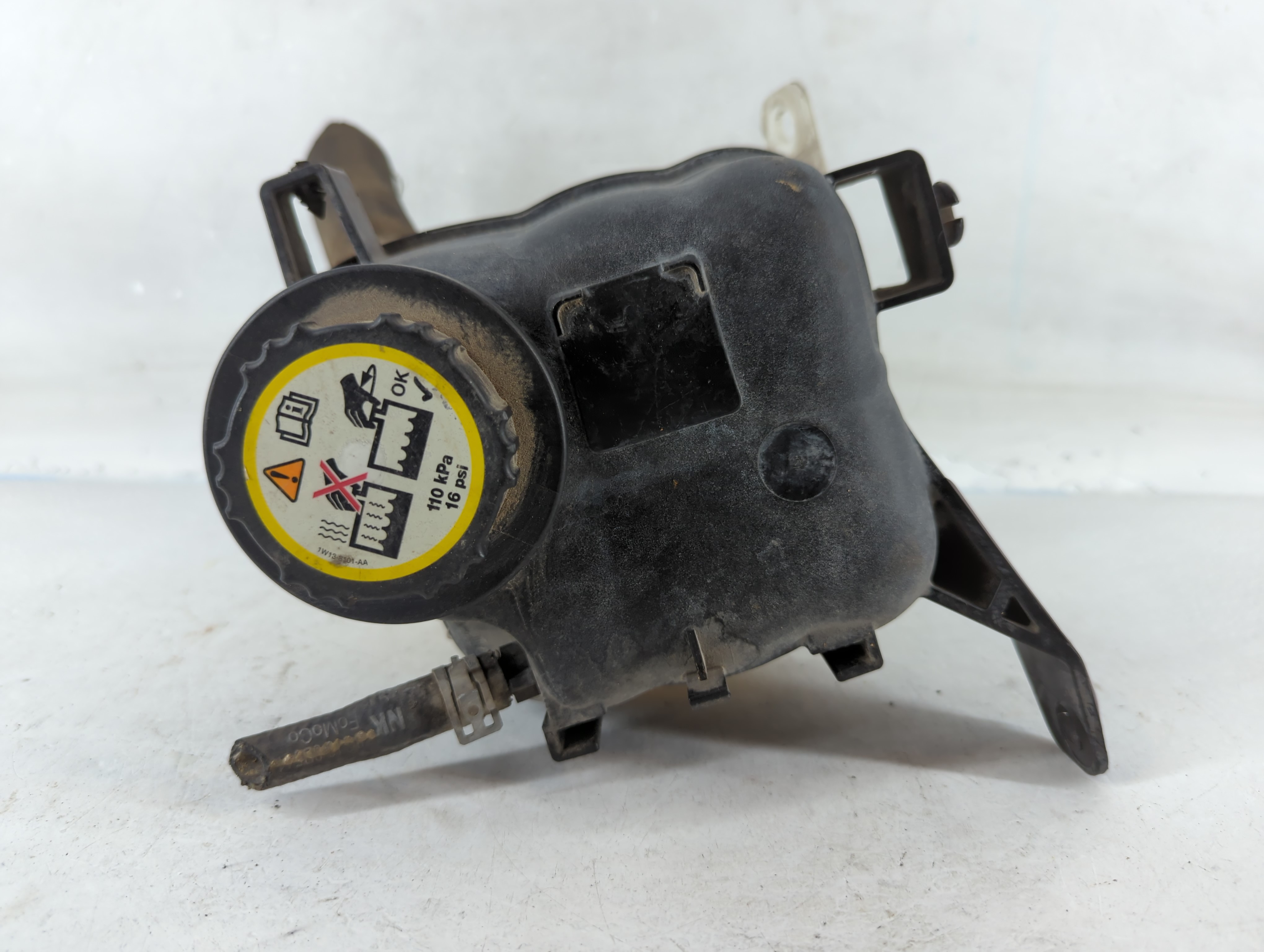 2008-2011 Ford Taurus Radiator Coolant Overflow Expansion Tank Bottle 818332 - Oemusedautoparts1.com