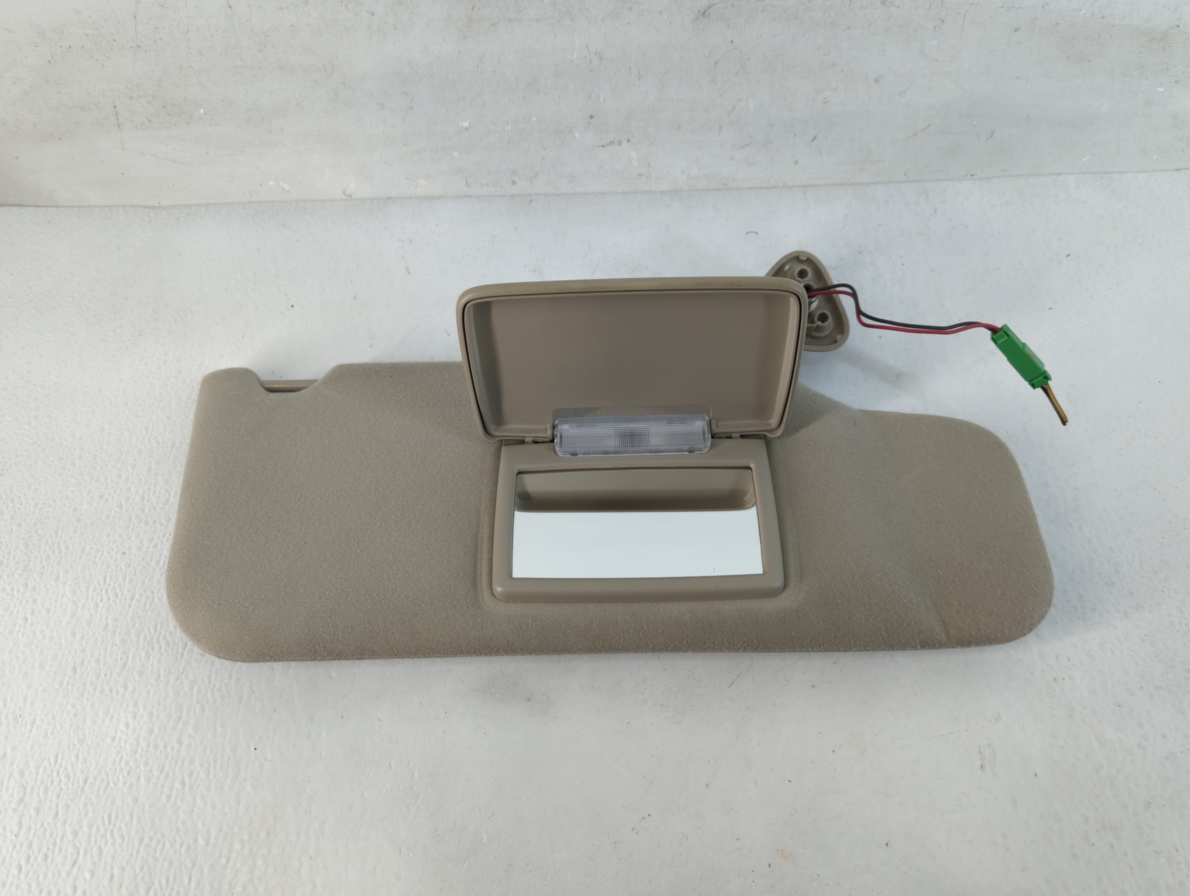 2008-2009 Ford Taurus Passenger Sun Visor Mirror Right Sunvisor Beige 818441 - Oemusedautoparts1.com