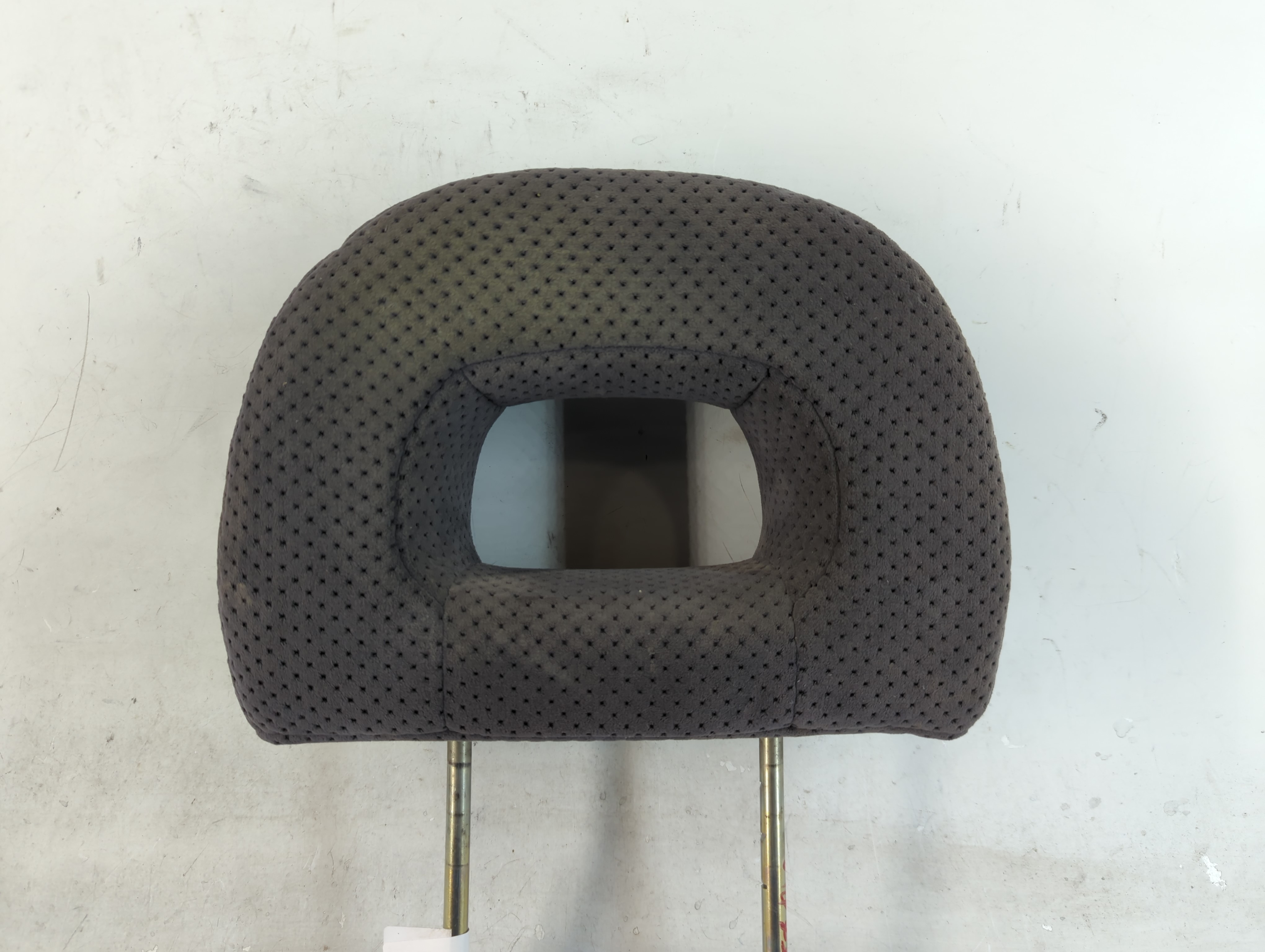 2003 Mitsubishi Outlander Headrest Head Rest Front Driver Passenger Seat 818448 - Oemusedautoparts1.com