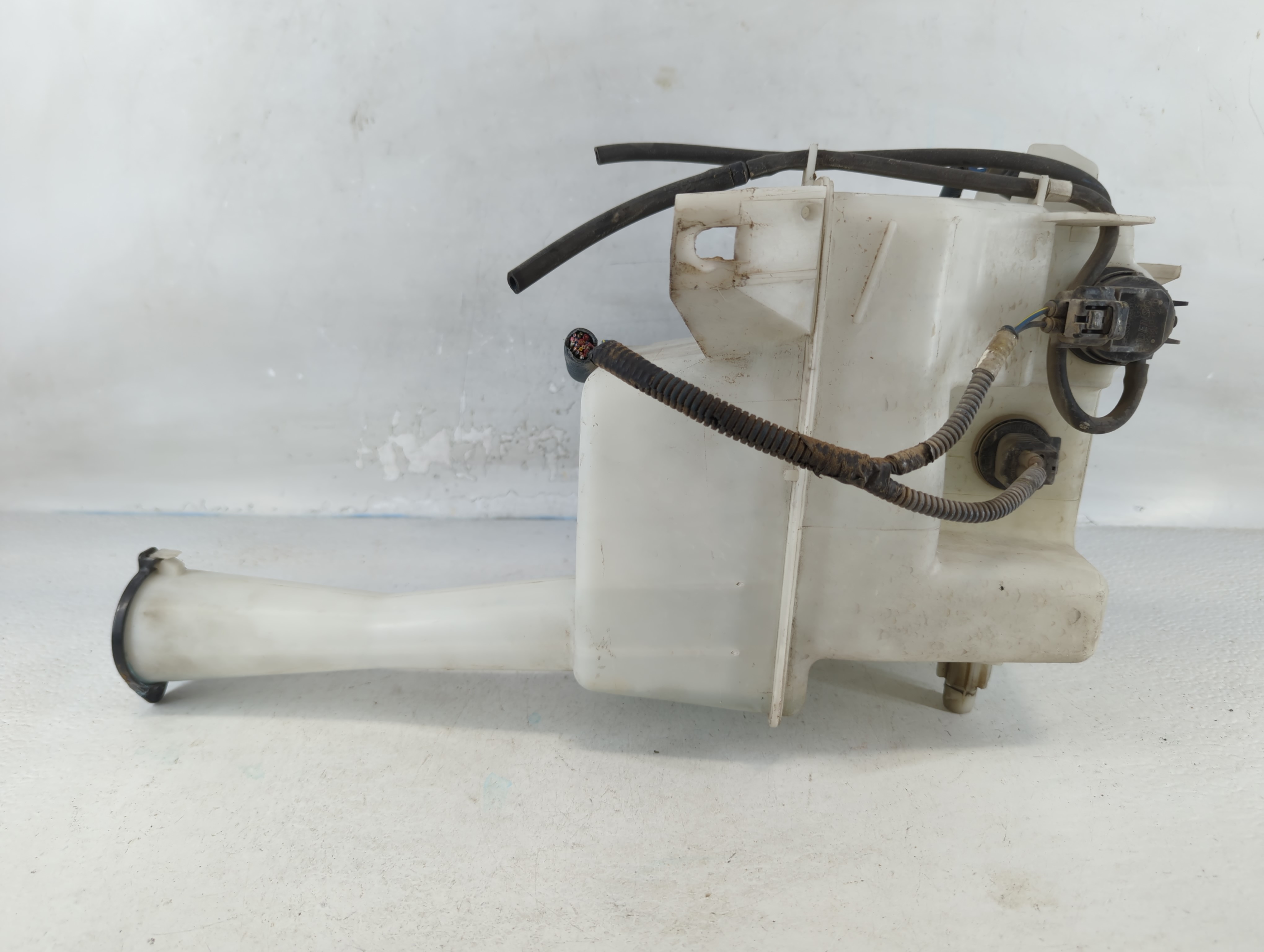 2004-2020 Toyota Sienna Windshield Washer Fluid Reservoir Bottle Oem 818463 - Oemusedautoparts1.com
