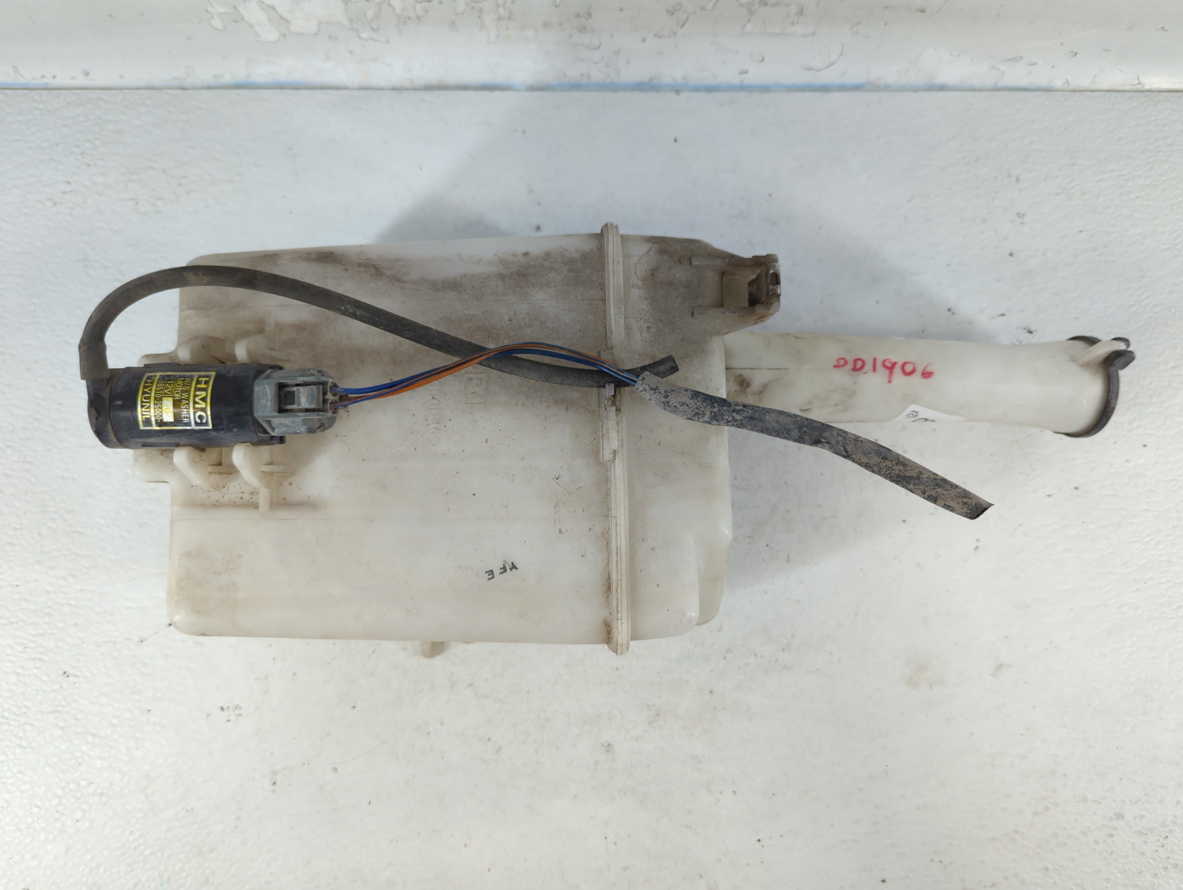 2000-2006 Hyundai Accent Windshield Washer Fluid Reservoir Bottle Oem 818464 - Oemusedautoparts1.com