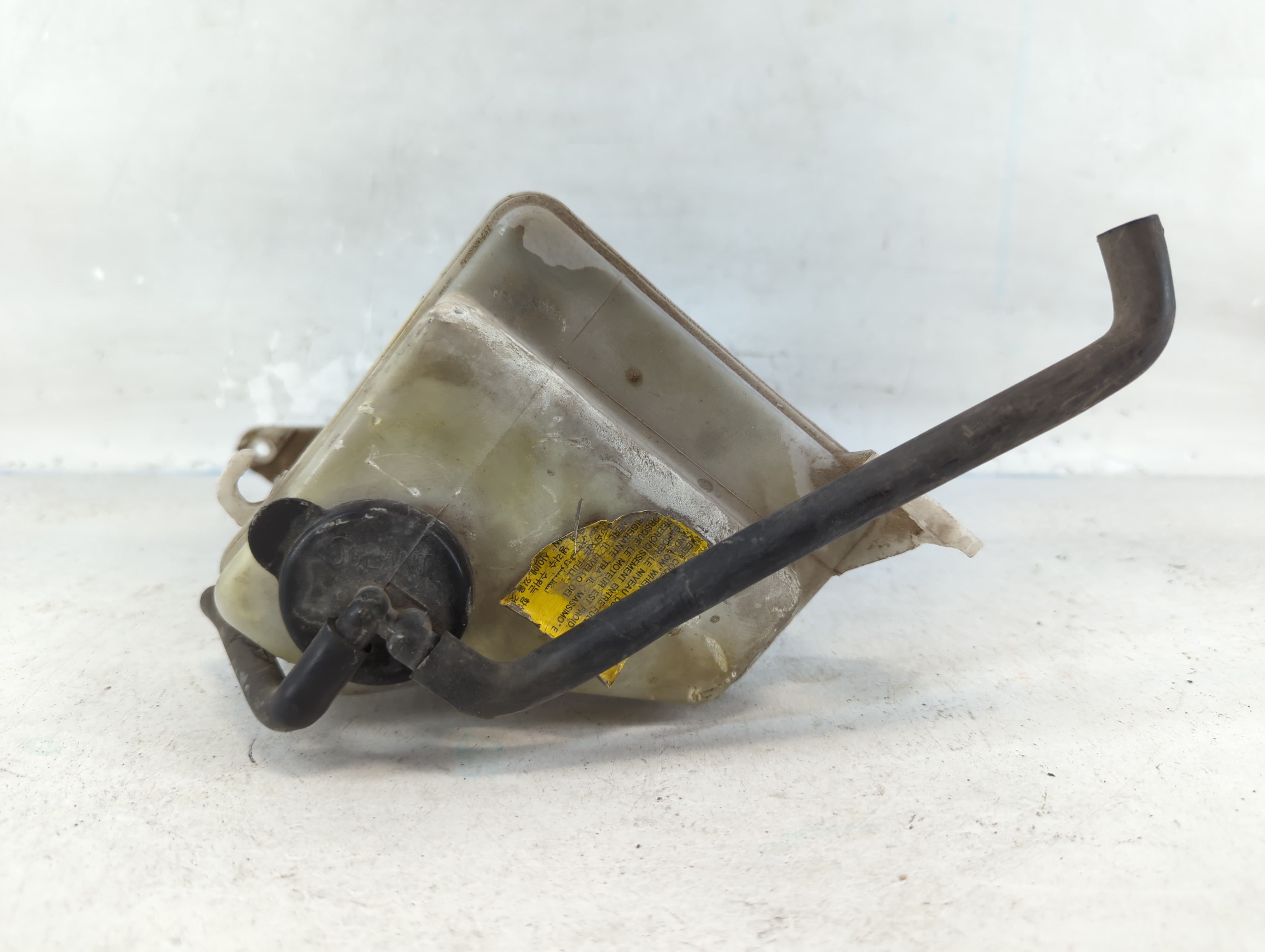 2000-2005 Hyundai Accent Radiator Coolant Overflow Expansion Tank Bottle 818467 - Oemusedautoparts1.com