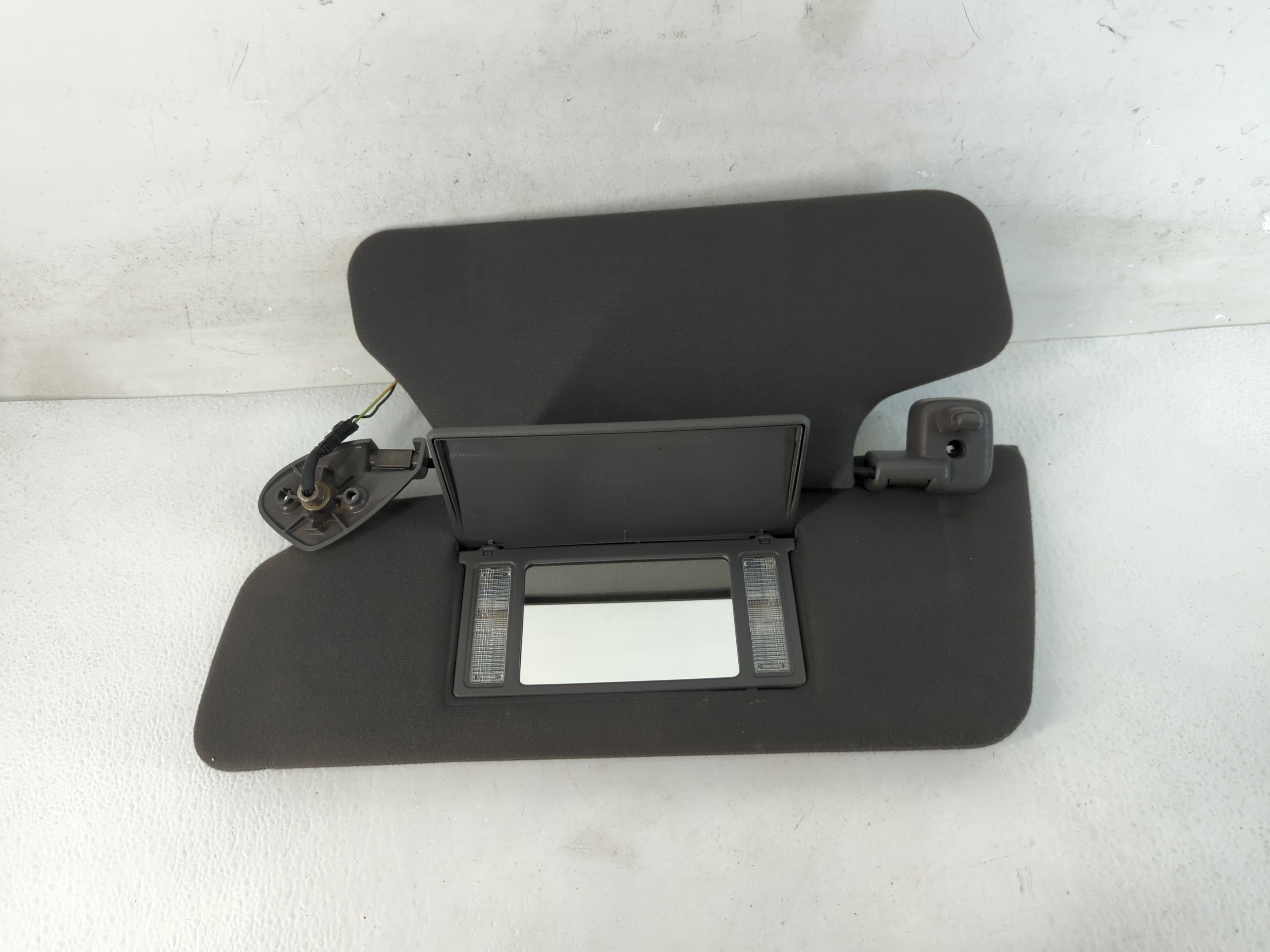 2002 Ford Expedition Driver Sun Visor Mirror Left Sunvisor Dark Gray 818470 - Oemusedautoparts1.com