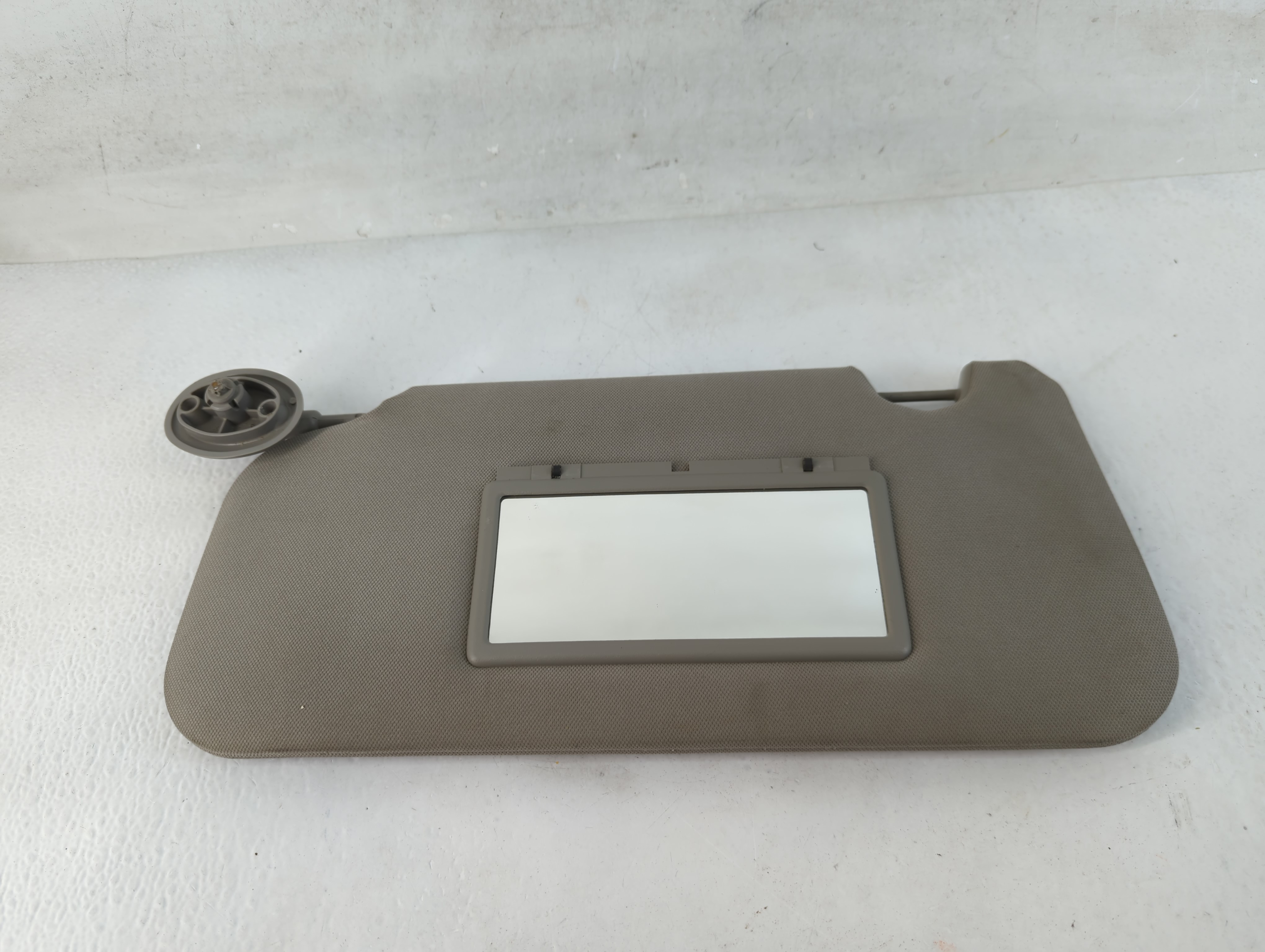 Picture of 2007 Suzuki Xl-7 Driver Sun Visor Mirror Left Sunvisor Dark Beige 818475
