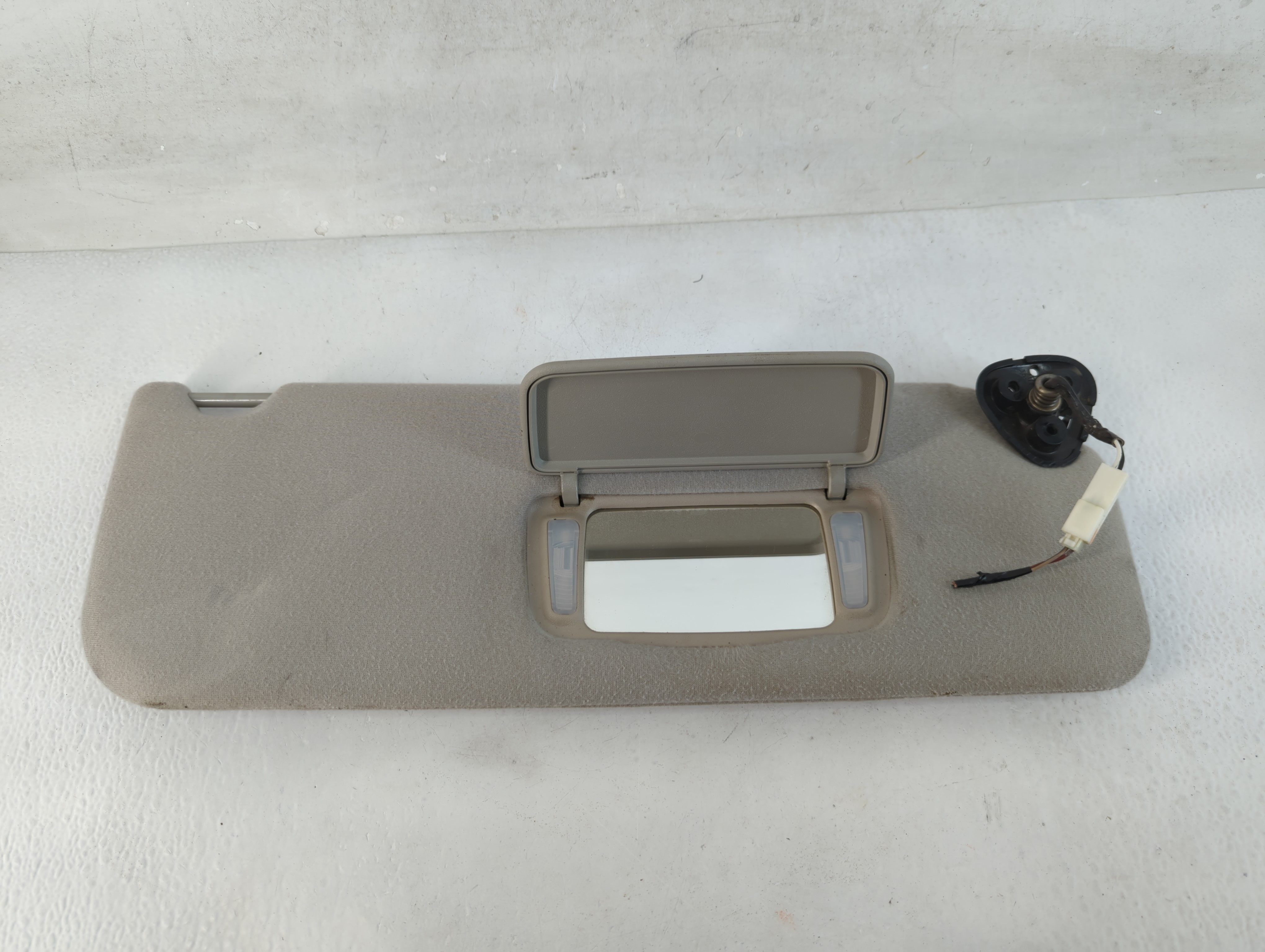 2005-2010 Toyota Sienna Passenger Sun Visor Mirror Right Sunvisor Grey 818482 - Oemusedautoparts1.com