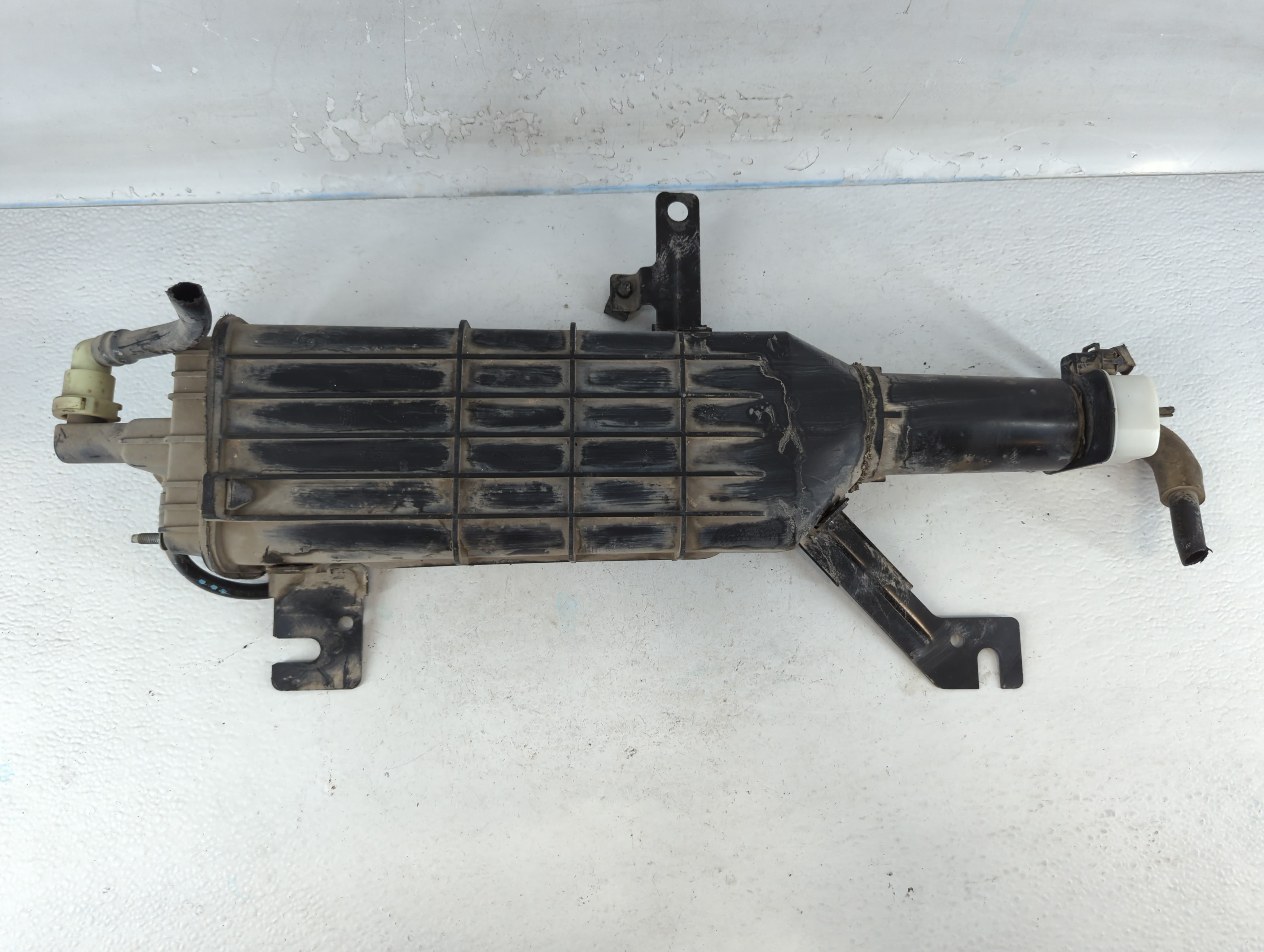 2011 Volkswagen Routan Fuel Vapor Charcoal Canister 818515 - Oemusedautoparts1.com