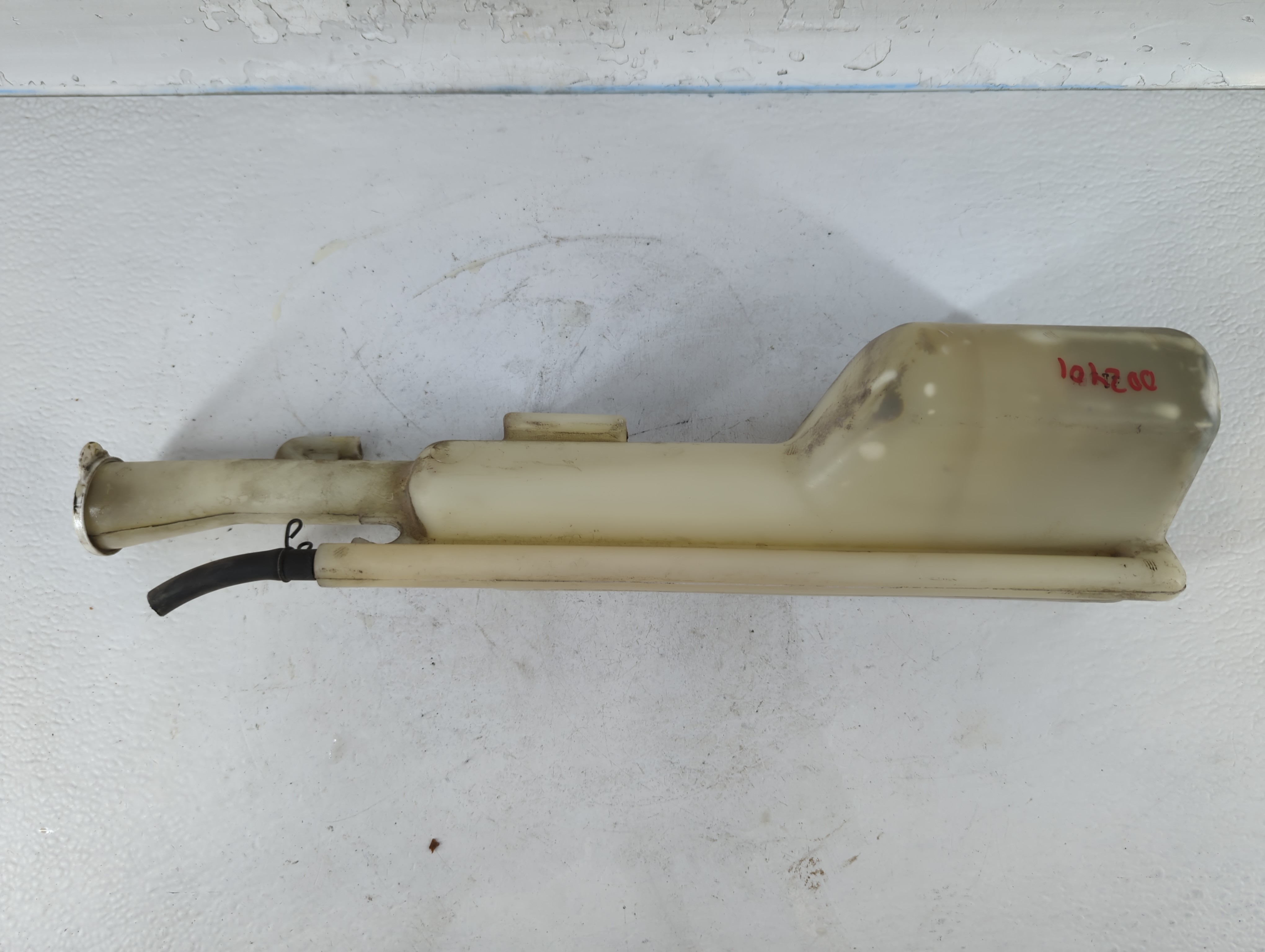 2000 Mitsubishi Galant Radiator Coolant Overflow Expansion Tank Bottle 818516 - Oemusedautoparts1.com