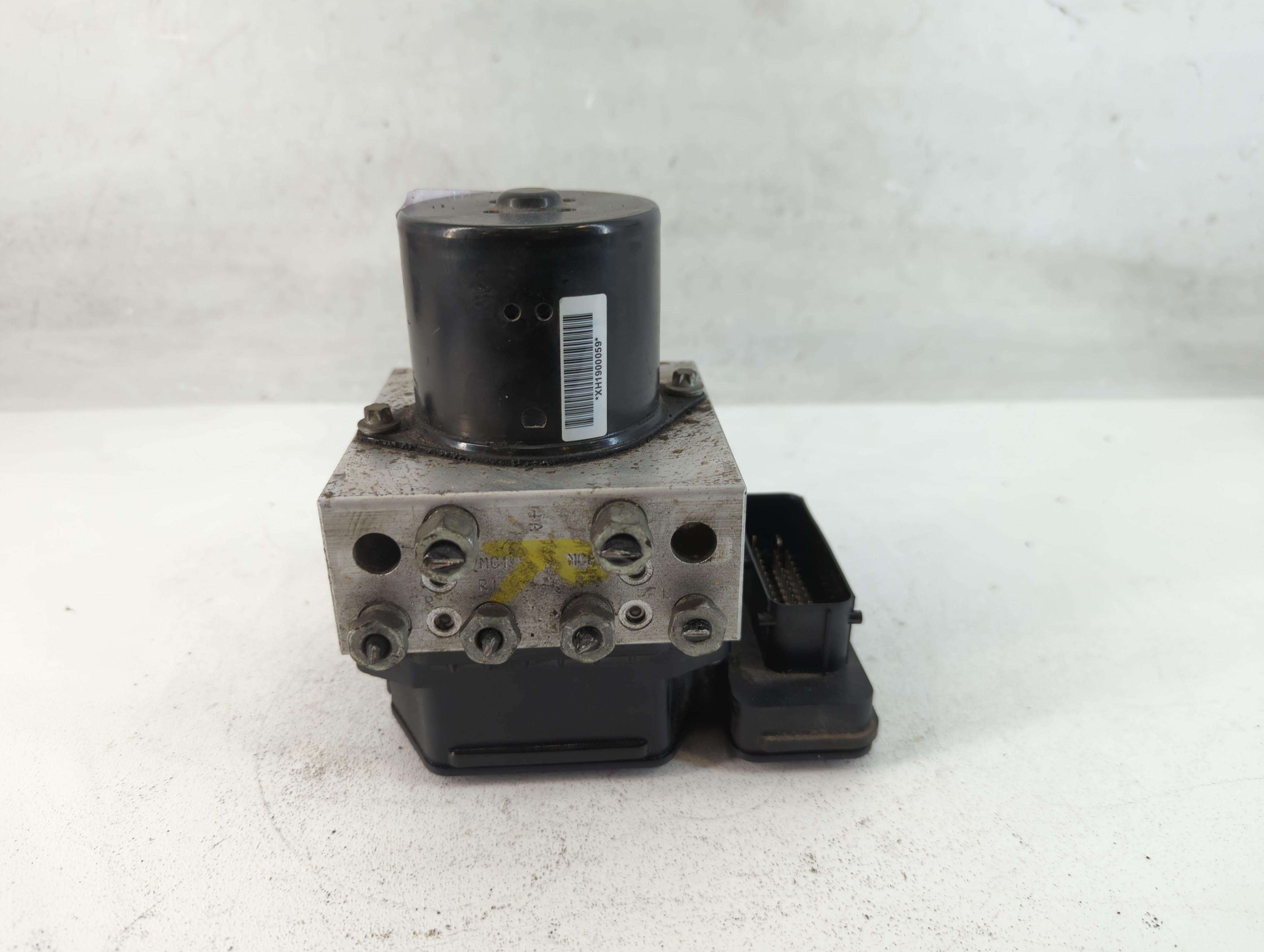 2013-2016 Chevrolet Malibu Abs Pump Control Module 818563 - Oemusedautoparts1.com