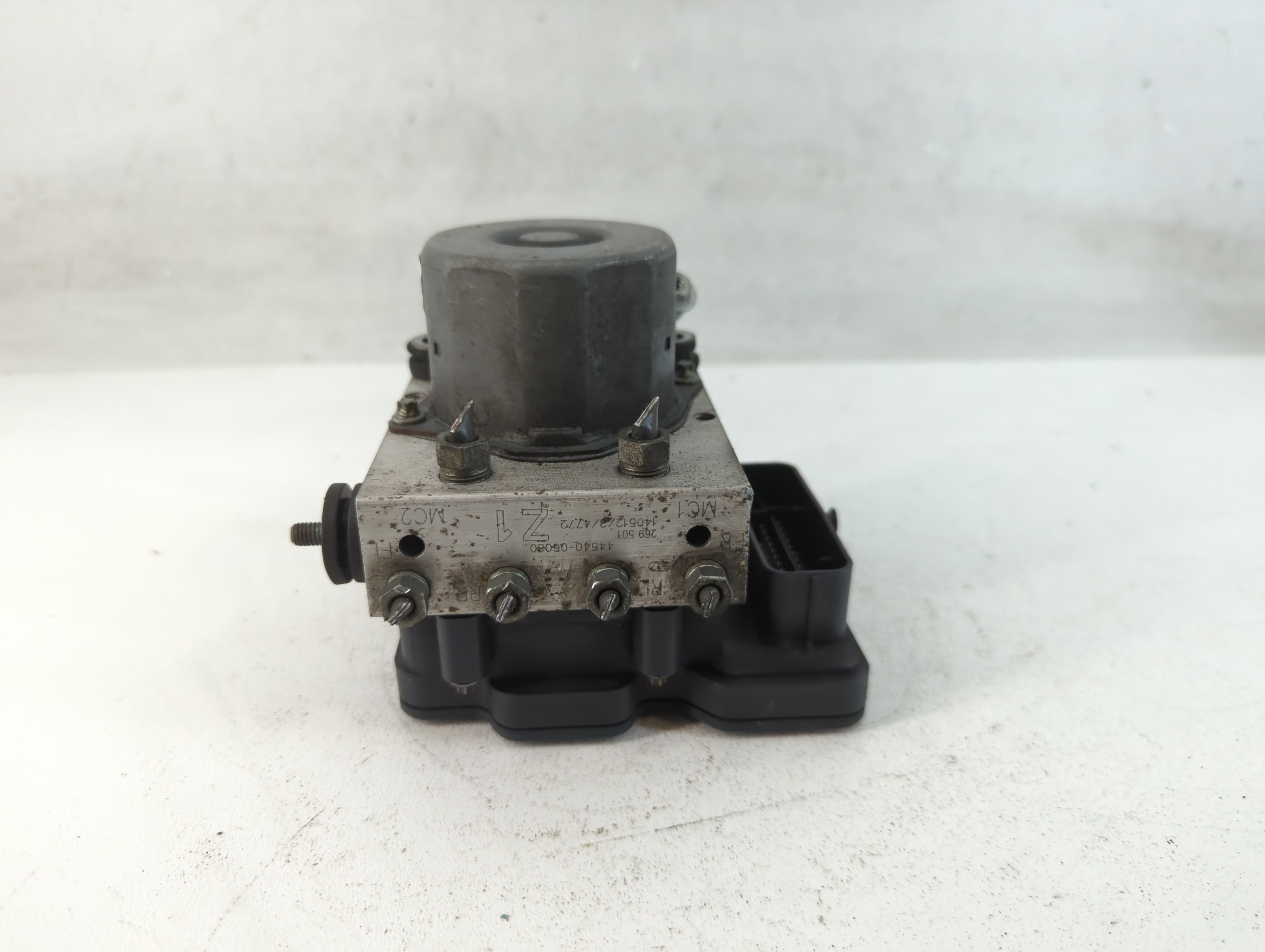 2013-2014 Toyota Camry Abs Pump Control Module 818566 - Oemusedautoparts1.com