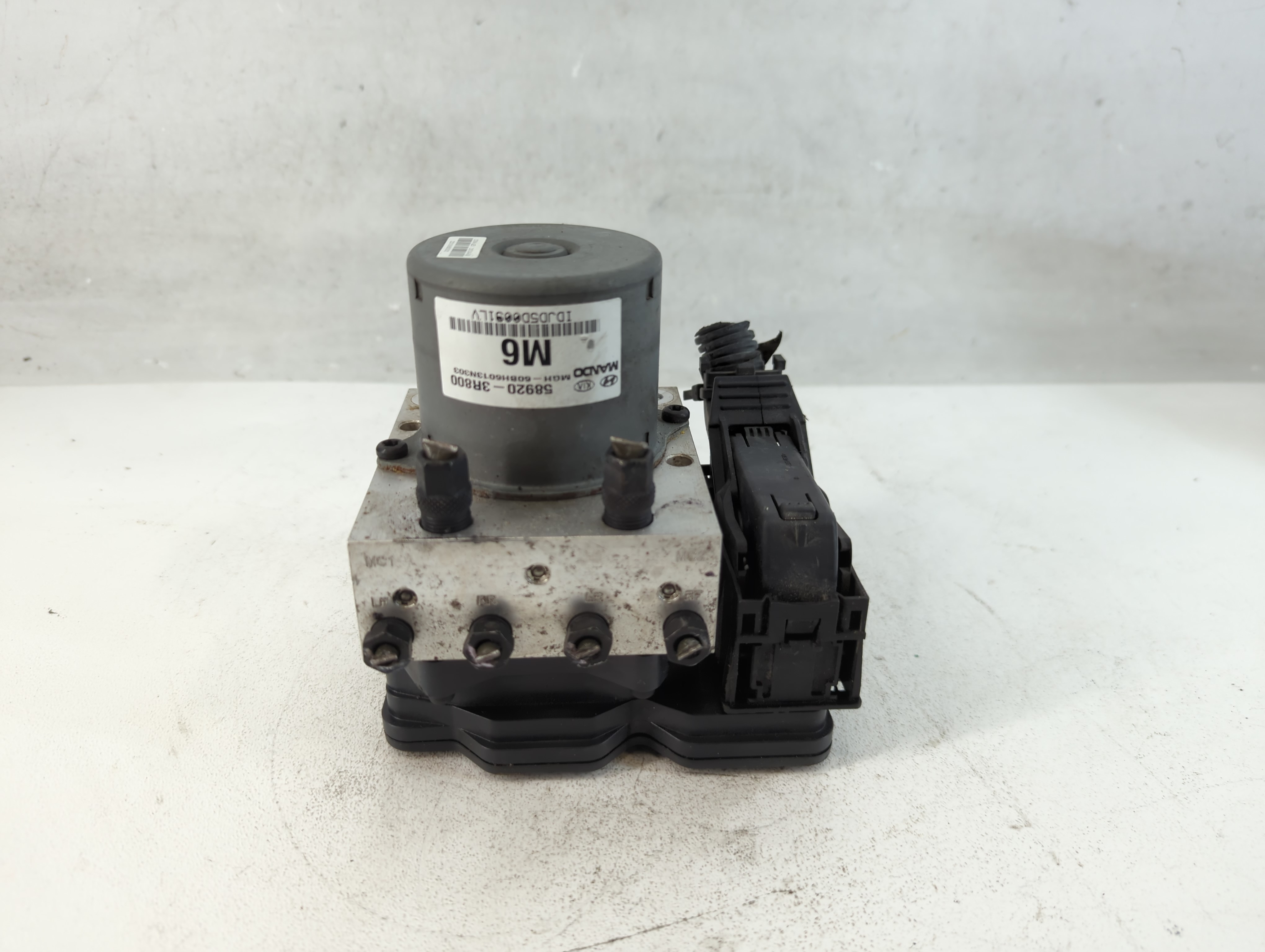 Picture of 2014-2016 Kia Cadenza Abs Pump Control Module 818581