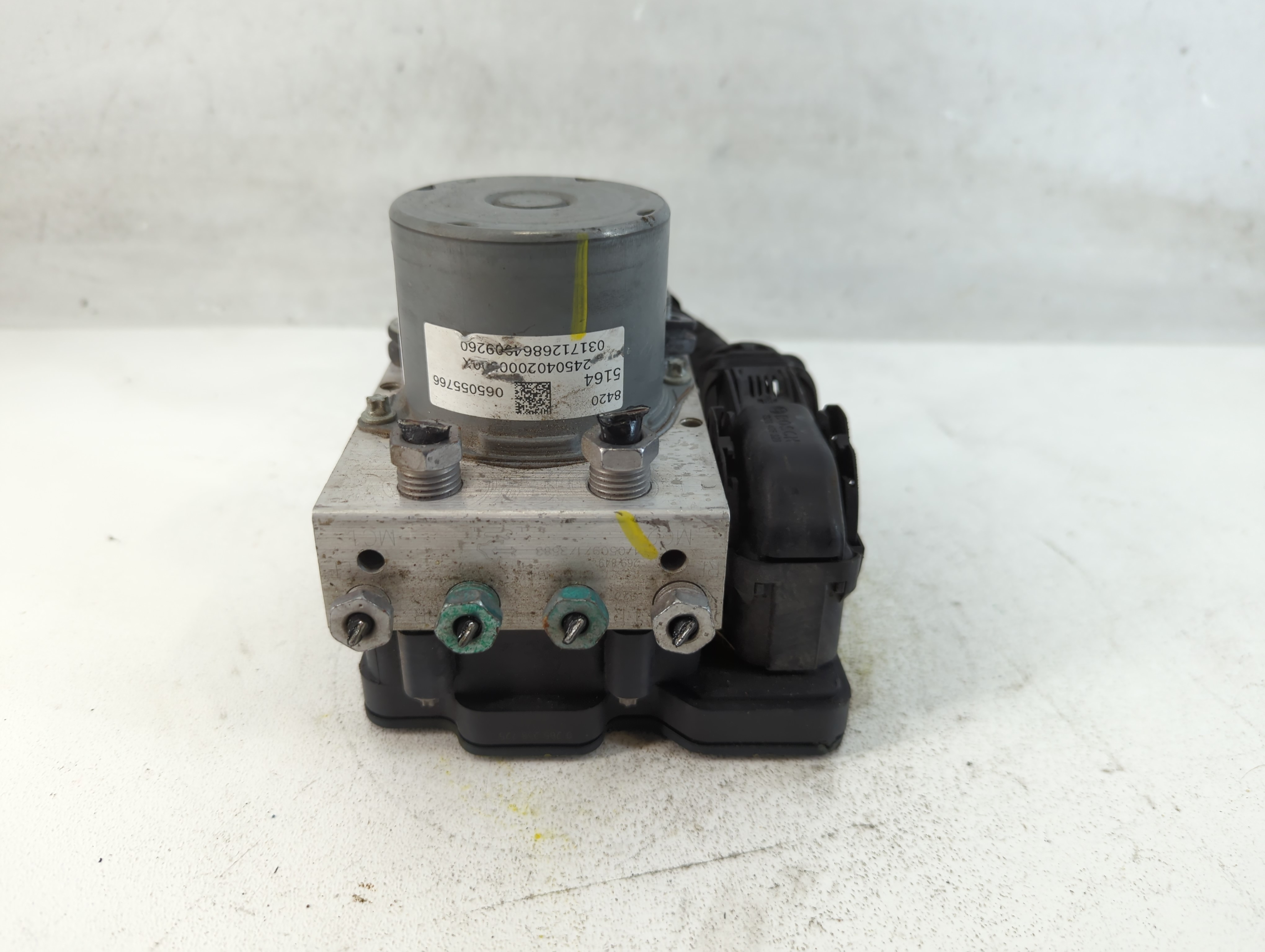 2017-2017 Chevrolet Malibu Abs Pump Control Module 818590 - Oemusedautoparts1.com