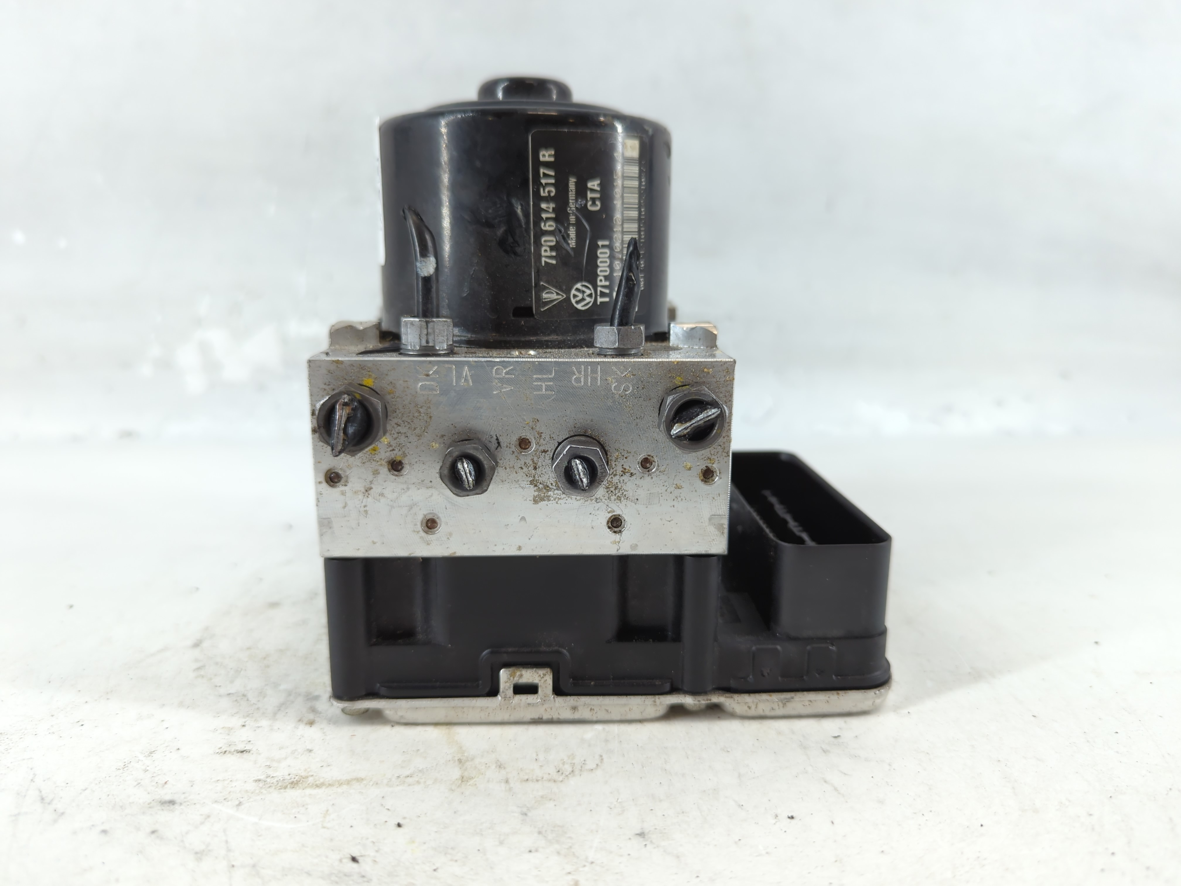 2015-2017 Volkswagen Touareg Abs Pump Control Module 818619 - Oemusedautoparts1.com