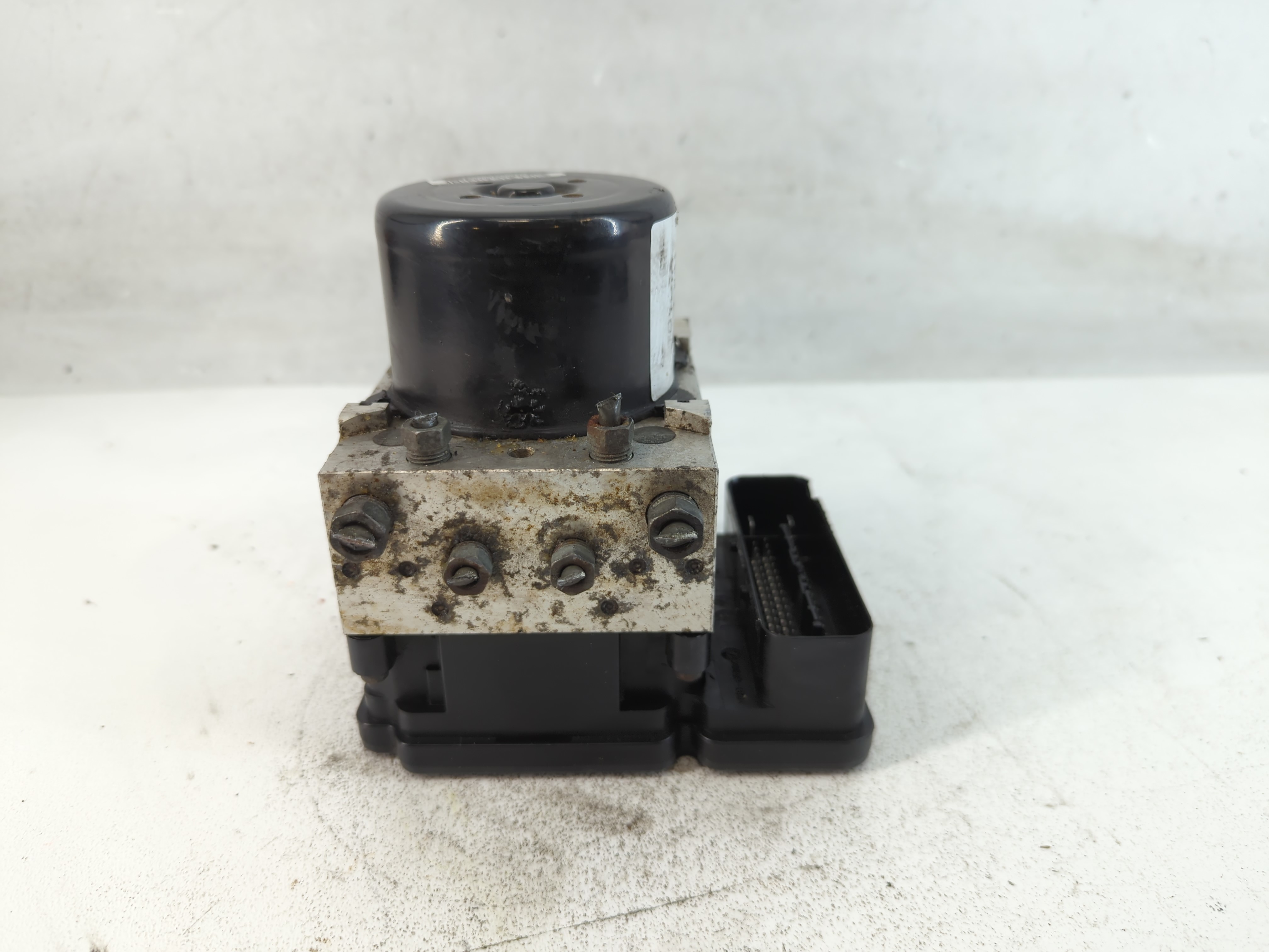 Suzuki Vitara Abs Pump Control Module 818647 - Oemusedautoparts1.com
