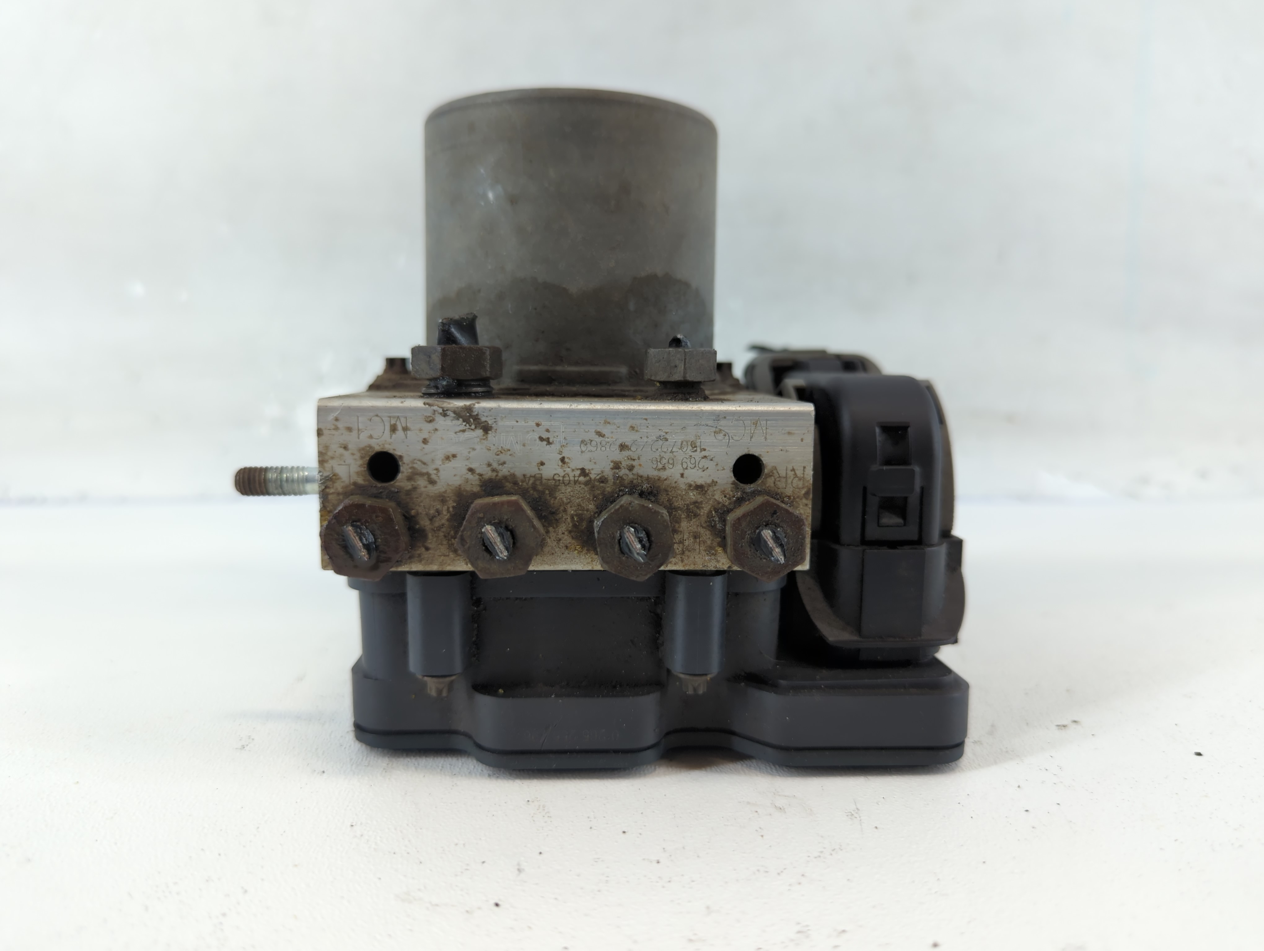 2015-2016 Ford F-150 Abs Pump Control Module 818663 - Oemusedautoparts1.com