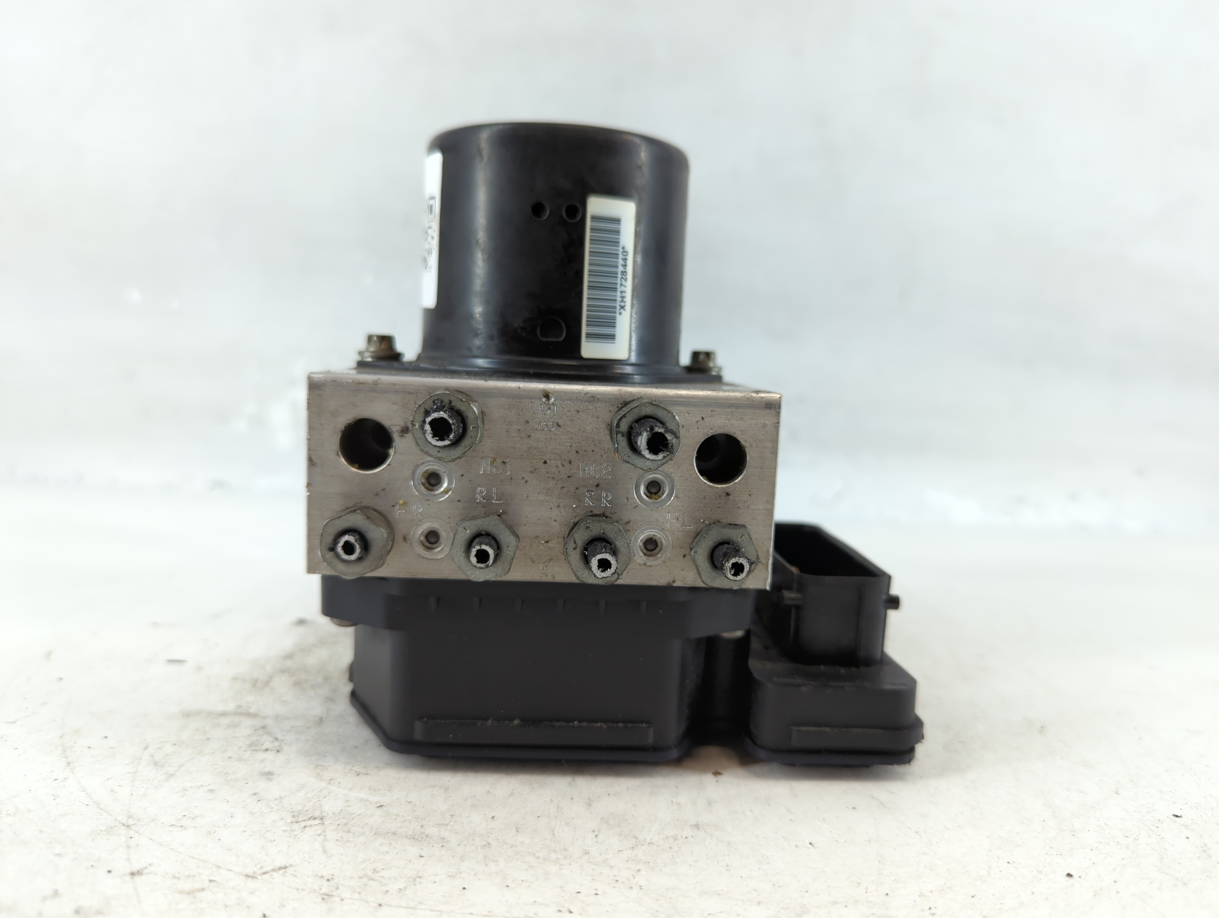 2013-2016 Chevrolet Malibu Abs Pump Control Module 818685 - Oemusedautoparts1.com