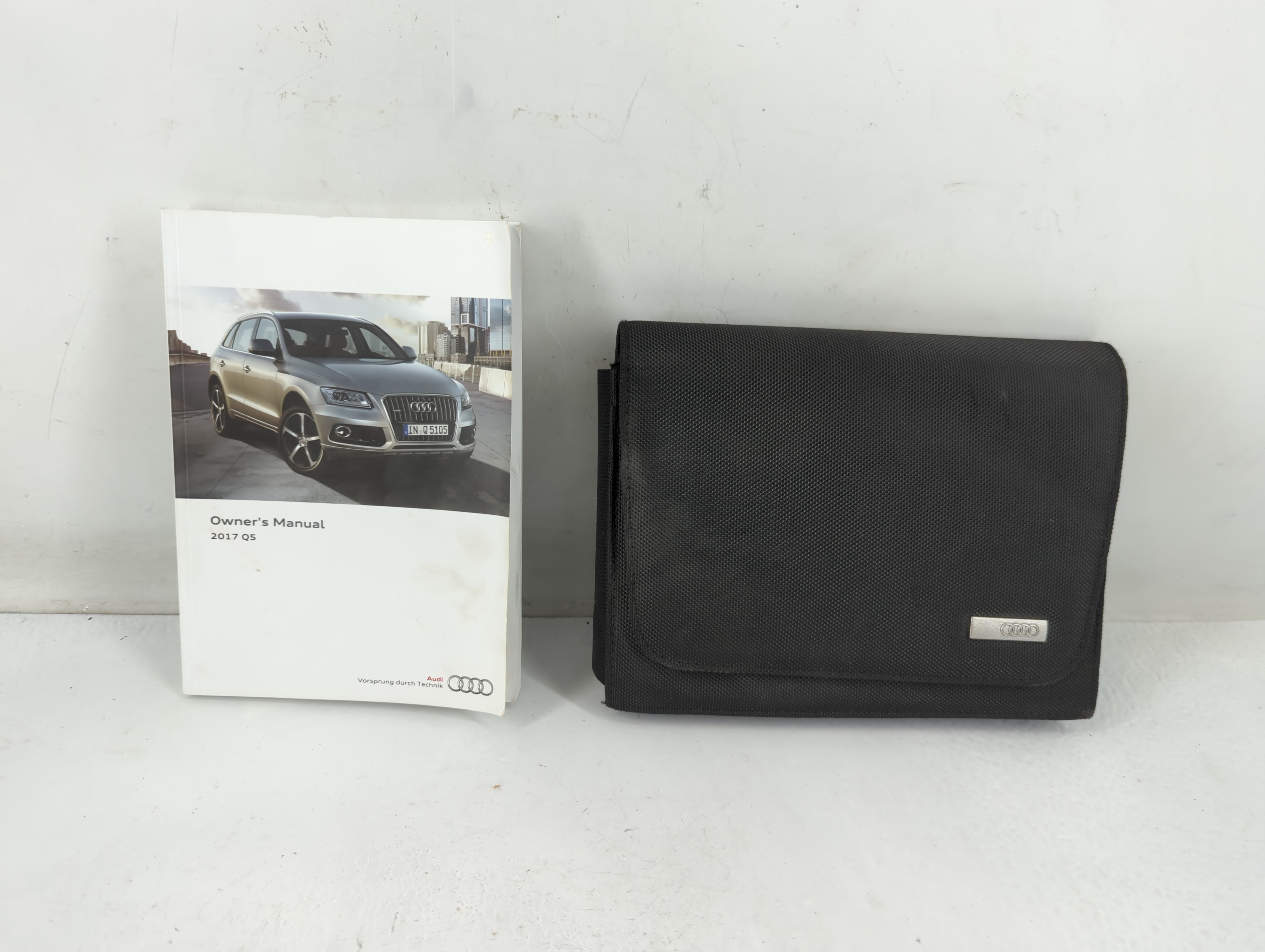Picture of 2017 Audi Q5 Owners Manual Book Guide 819239