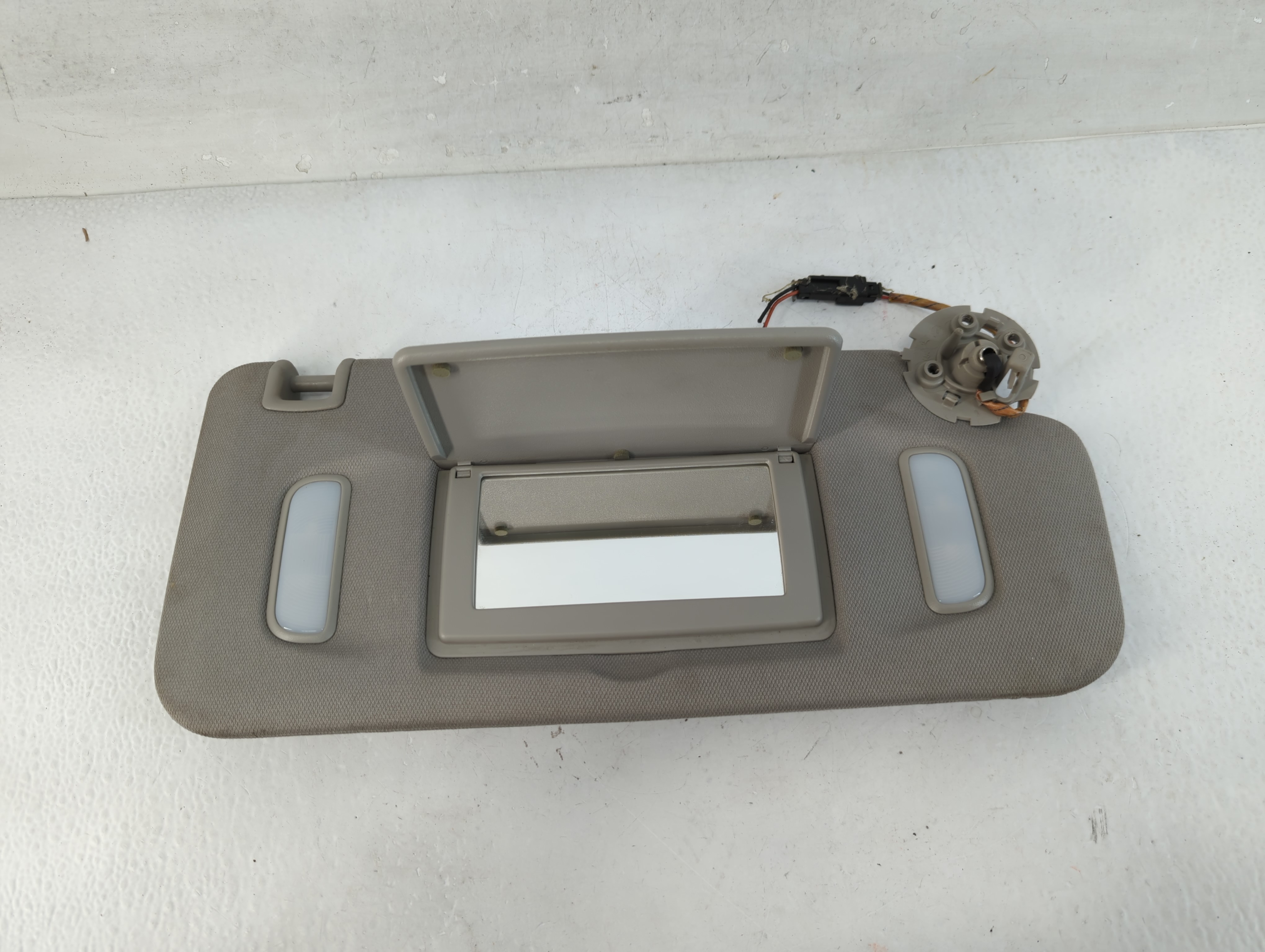 2010-2017 Gmc Terrain Passenger Sun Visor Mirror Right Sunvisor Grey 819422 - Oemusedautoparts1.com
