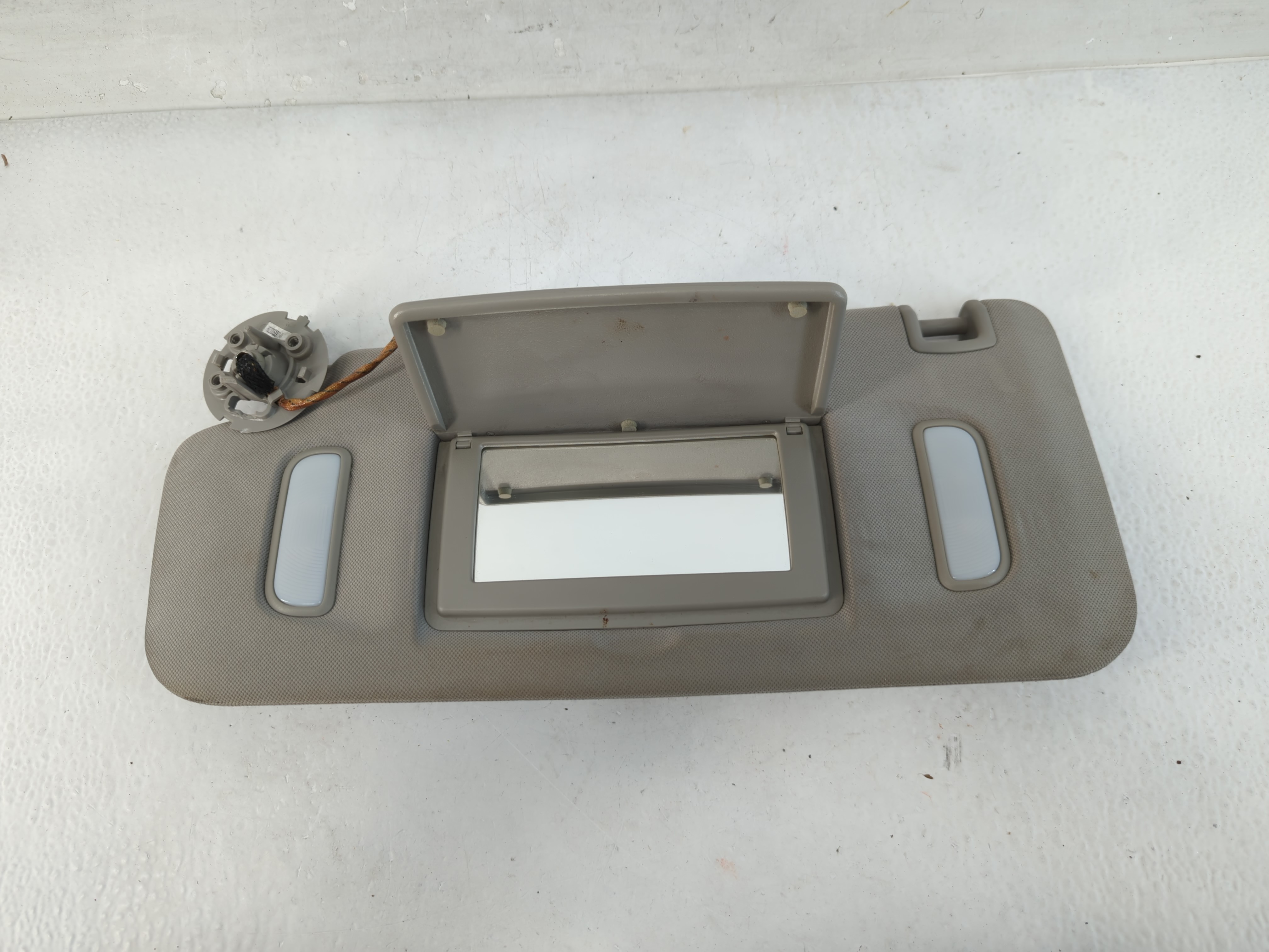 Chevrolet Traverse Passenger Sun Visor Mirror Right Sunvisor Grey 819466 - Oemusedautoparts1.com