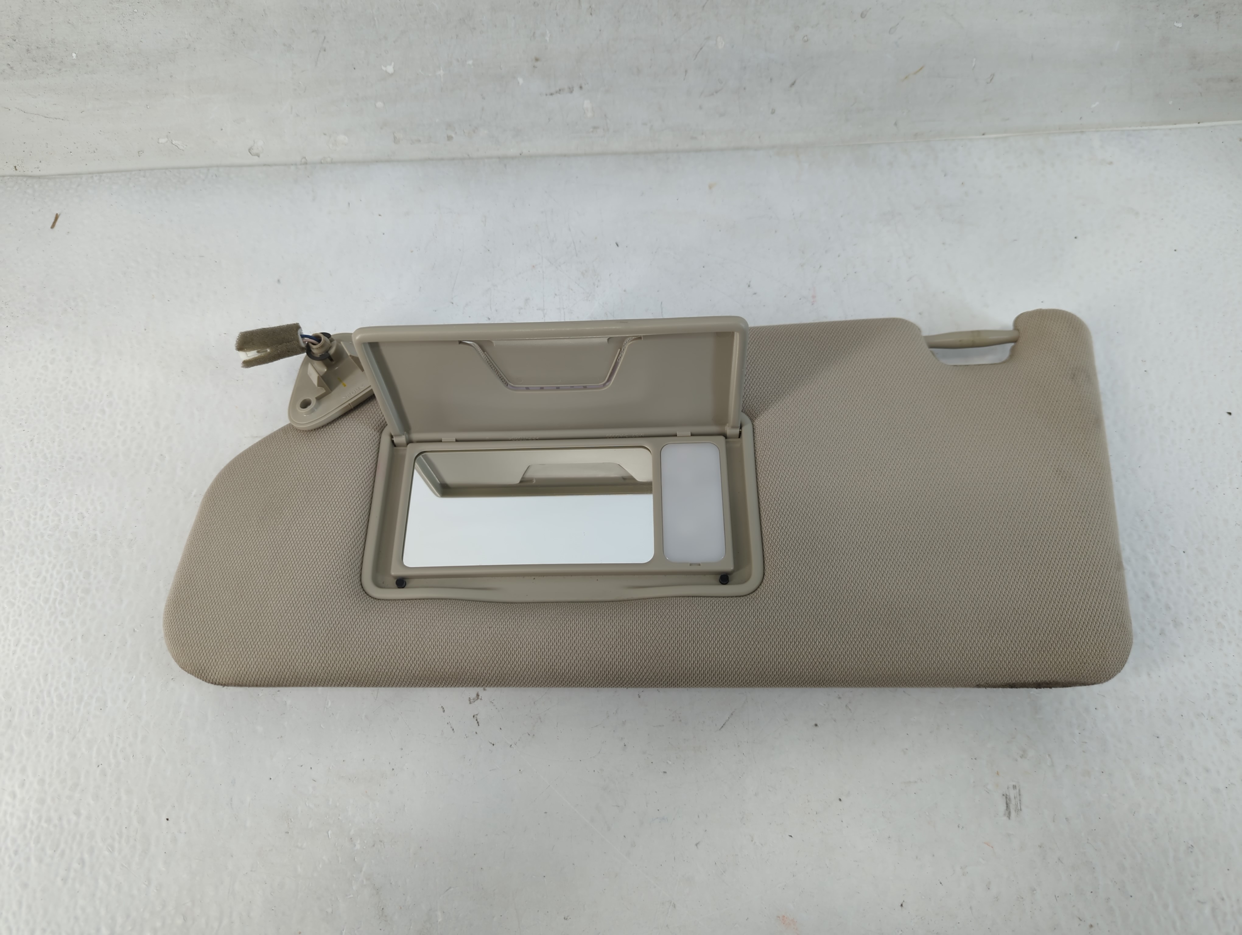 2018 Mitsubishi Outlander Driver Sun Visor Mirror Left Sunvisor Beige 819489 - Oemusedautoparts1.com