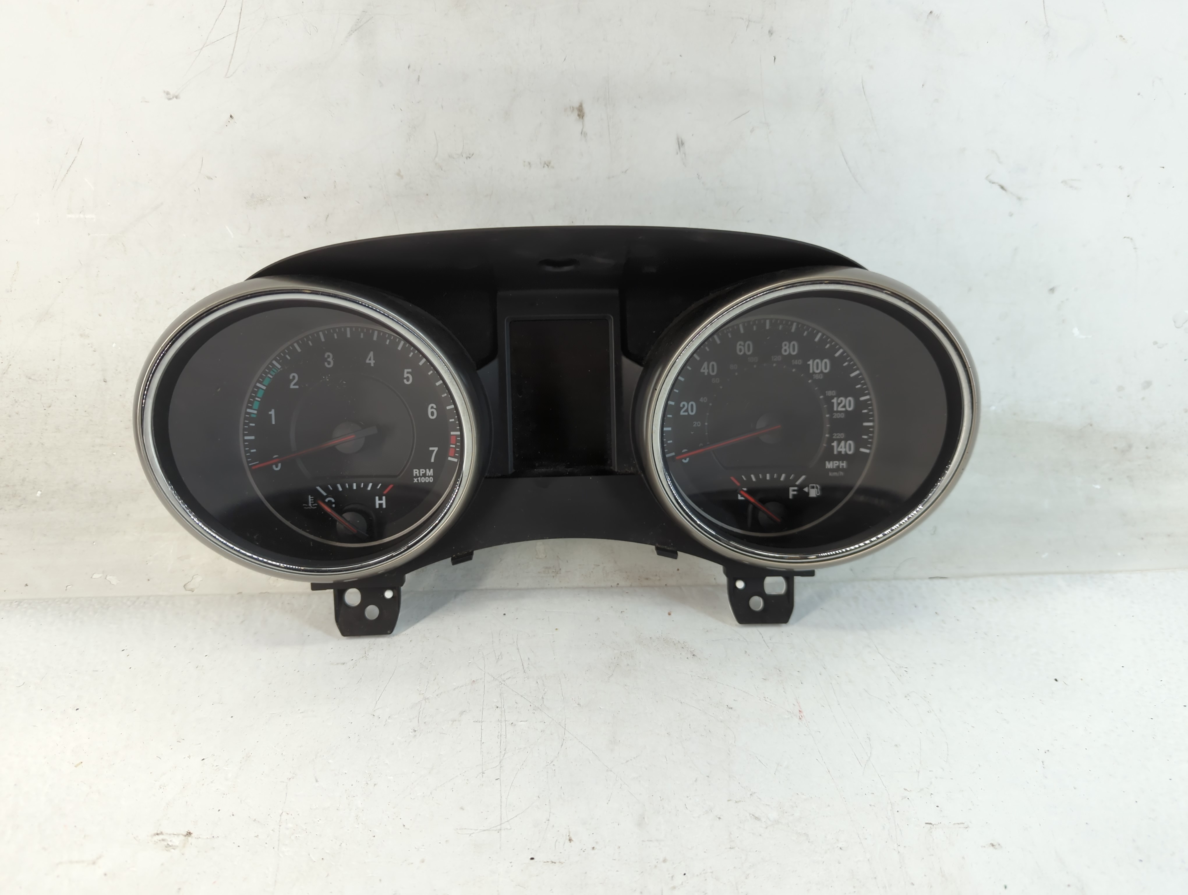 2013-2013 Jeep Grand Cherokee Speedometer Instrument Cluster Gauges 819528 - Oemusedautoparts1.com